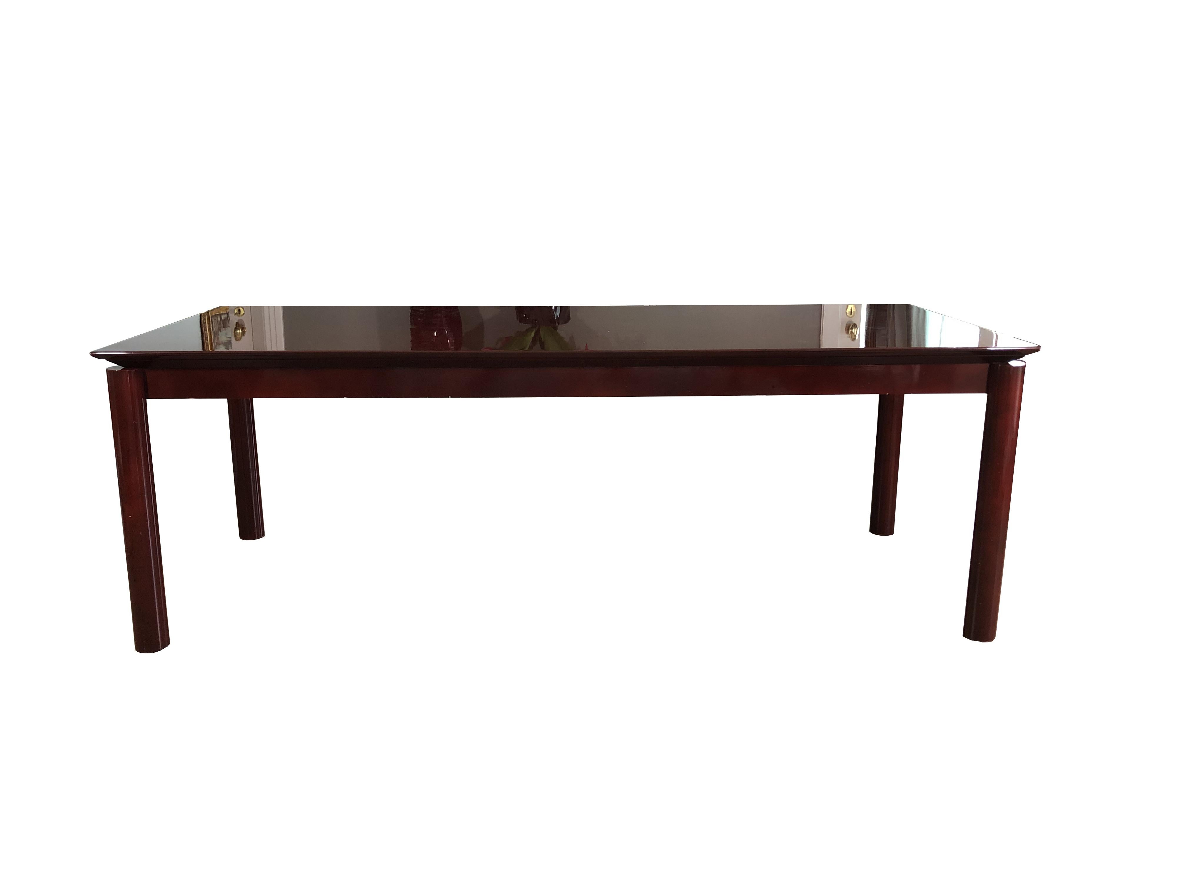 Laqué Table de salle à manger avec chaises, Italie années 70 en vente