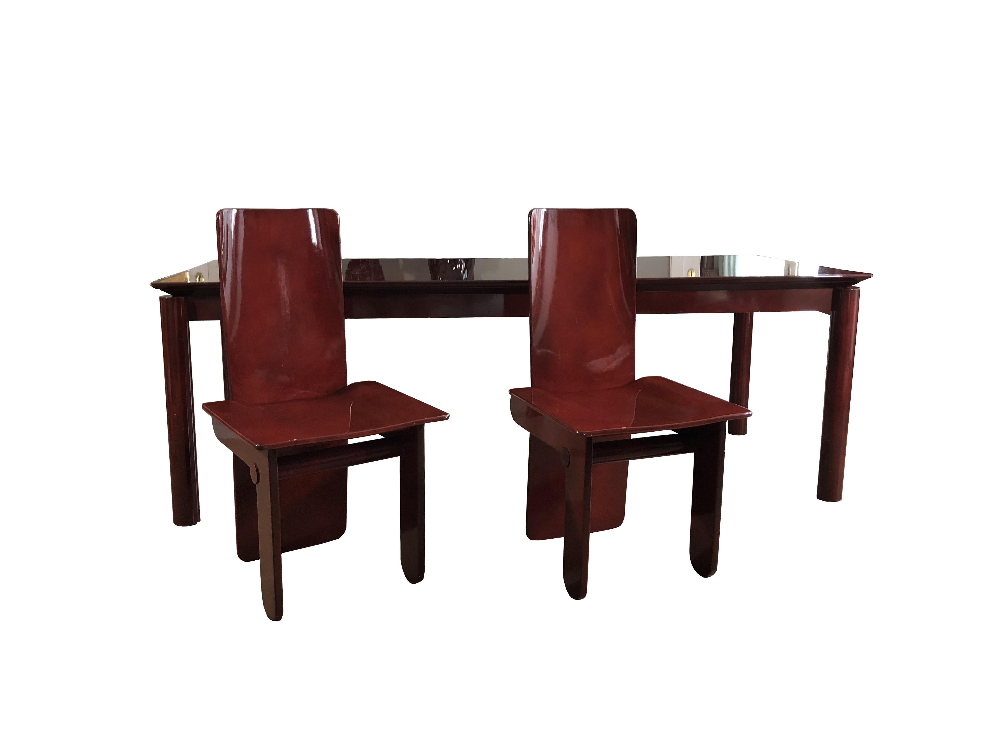 Bois Table de salle à manger avec chaises, Italie années 70 en vente