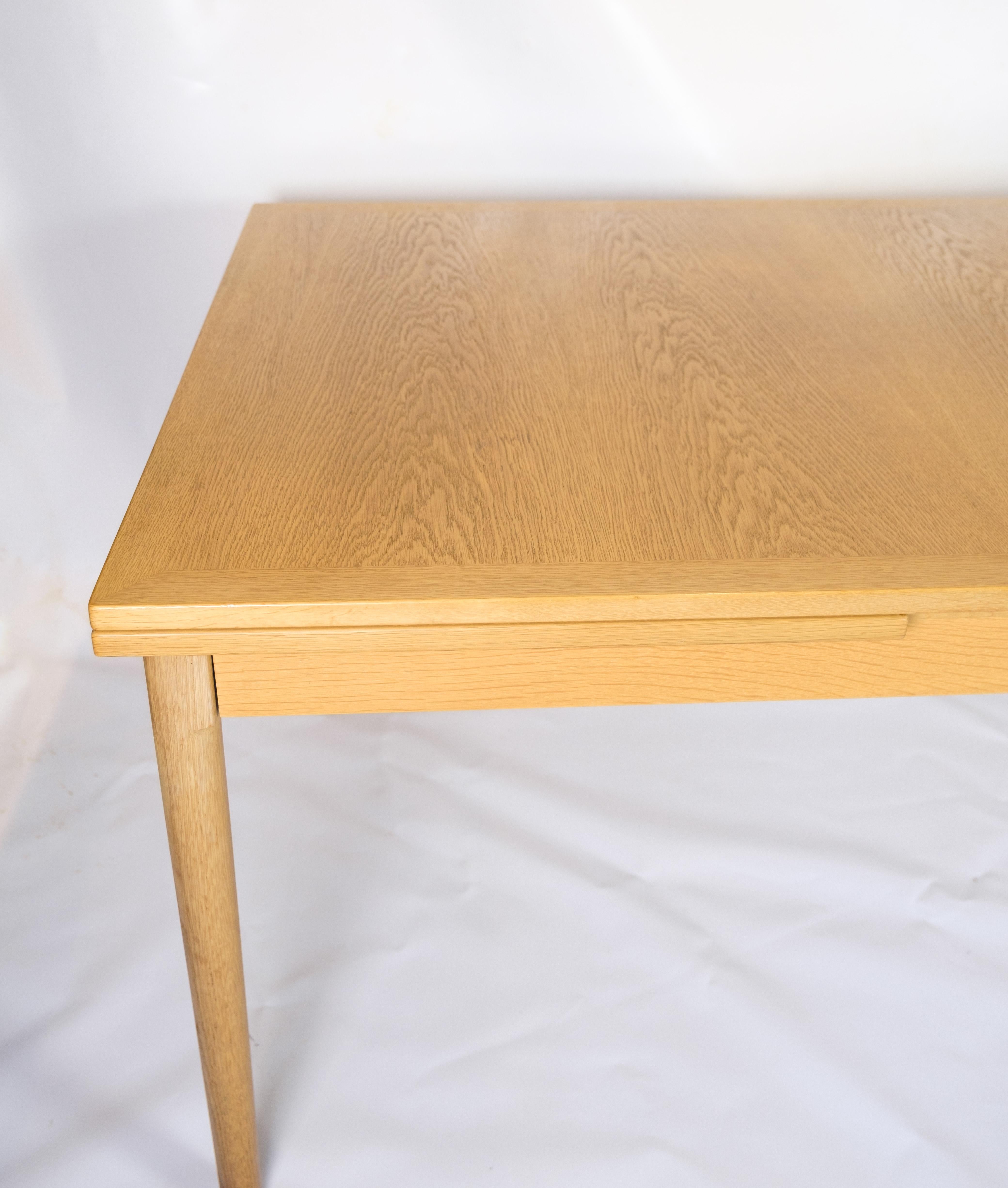 Mid-Century Modern Dining table with Dutch extension, designed by Kaj Winding from the 1960s  For Sale