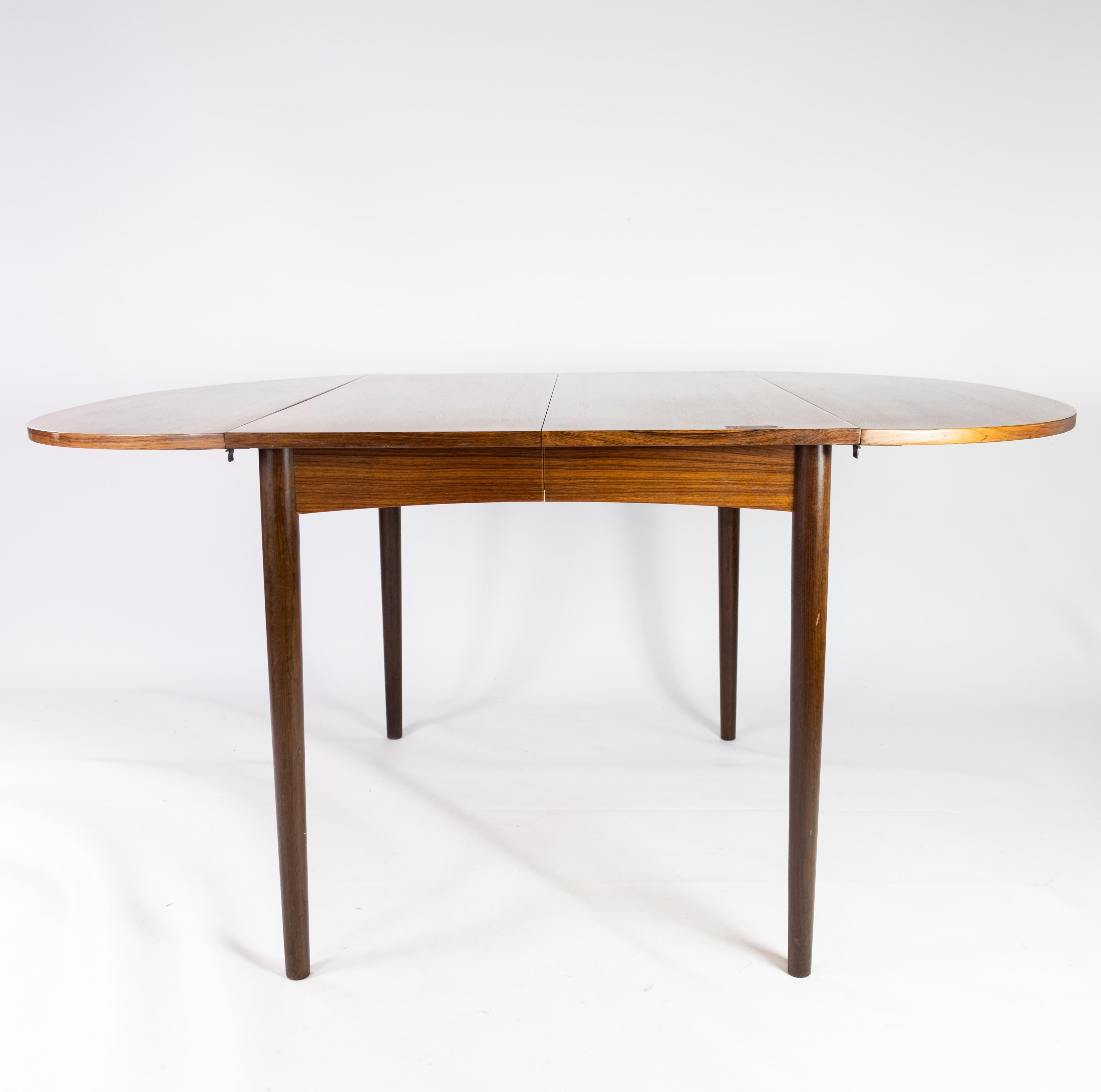 Dining table with extension in rosewood designed by Arne Vodder from the 1960s. The table is in great vintage condition.
 