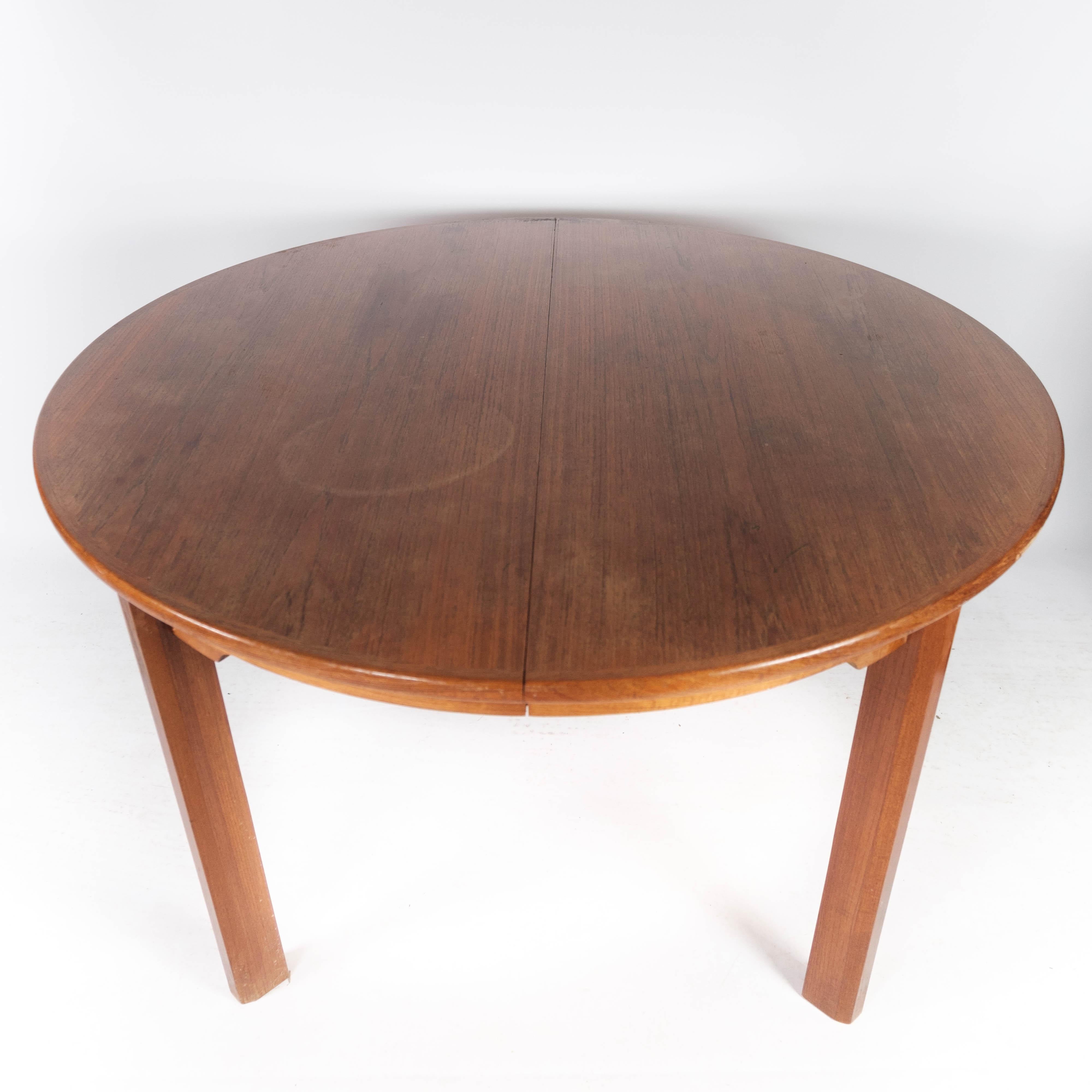 
This dining table in teak, showcasing Danish design from the 1960s, is a timeless piece that combines elegance with functionality. Crafted with meticulous attention to detail, it epitomizes the mid-century modern aesthetic.

The warm tones and