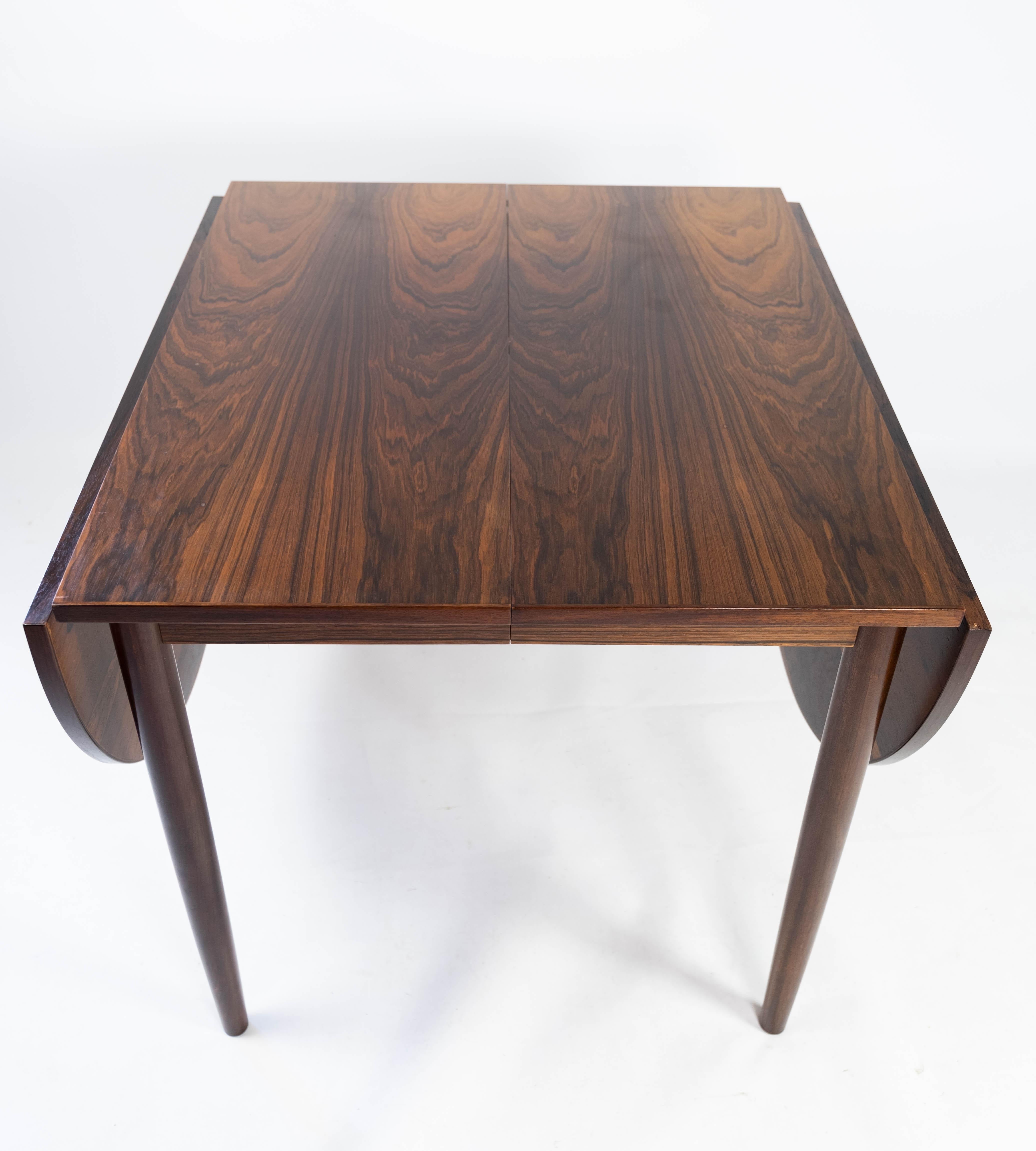 Dining table with extensions, in rosewood designed by Arne Vodder from the 1960s. The table is in great vintage condition.
Extensions are 43 and 47 cm.