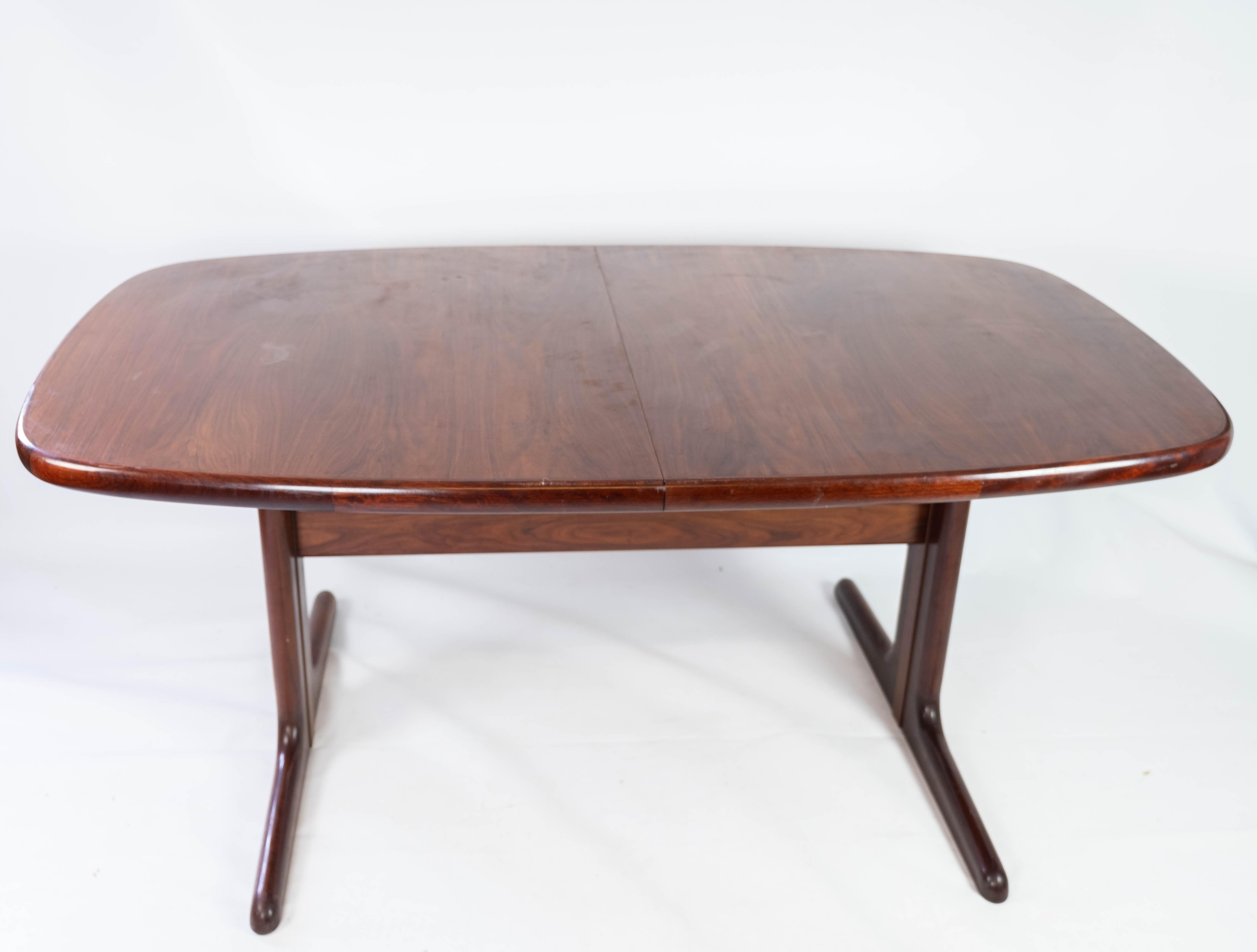 Dining table with extensions in rosewood of danish design manufactured by Skovby from the 1960s. The table is in great vintage condition.
Extensions are each 50 cm.
