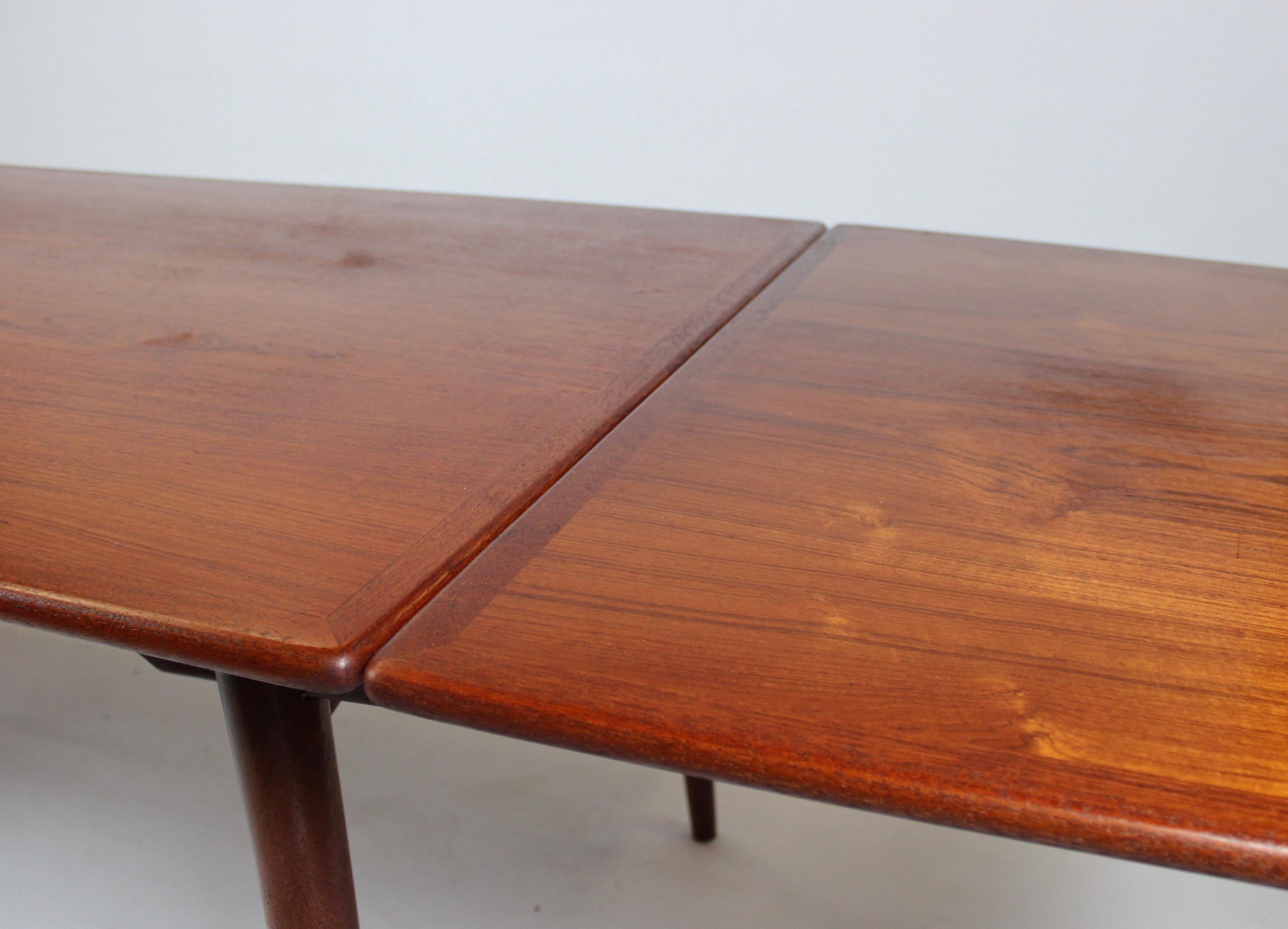 Mid-Century Modern Dining Table with Extensions in Teak Designed by Hans J. Wegner, 1960s For Sale