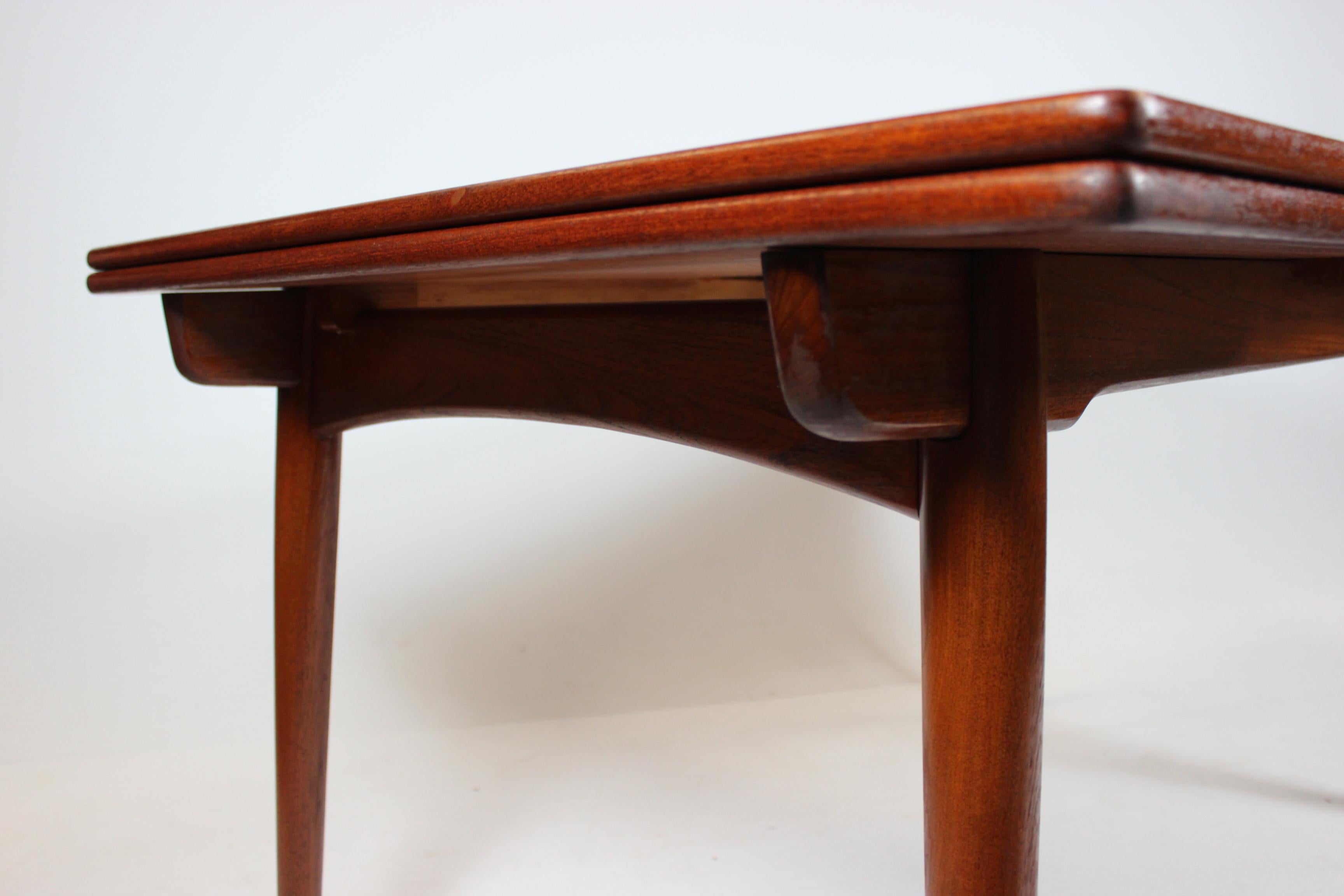 Dining Table with Extensions in Teak Designed by Hans J. Wegner, 1960s For Sale 2