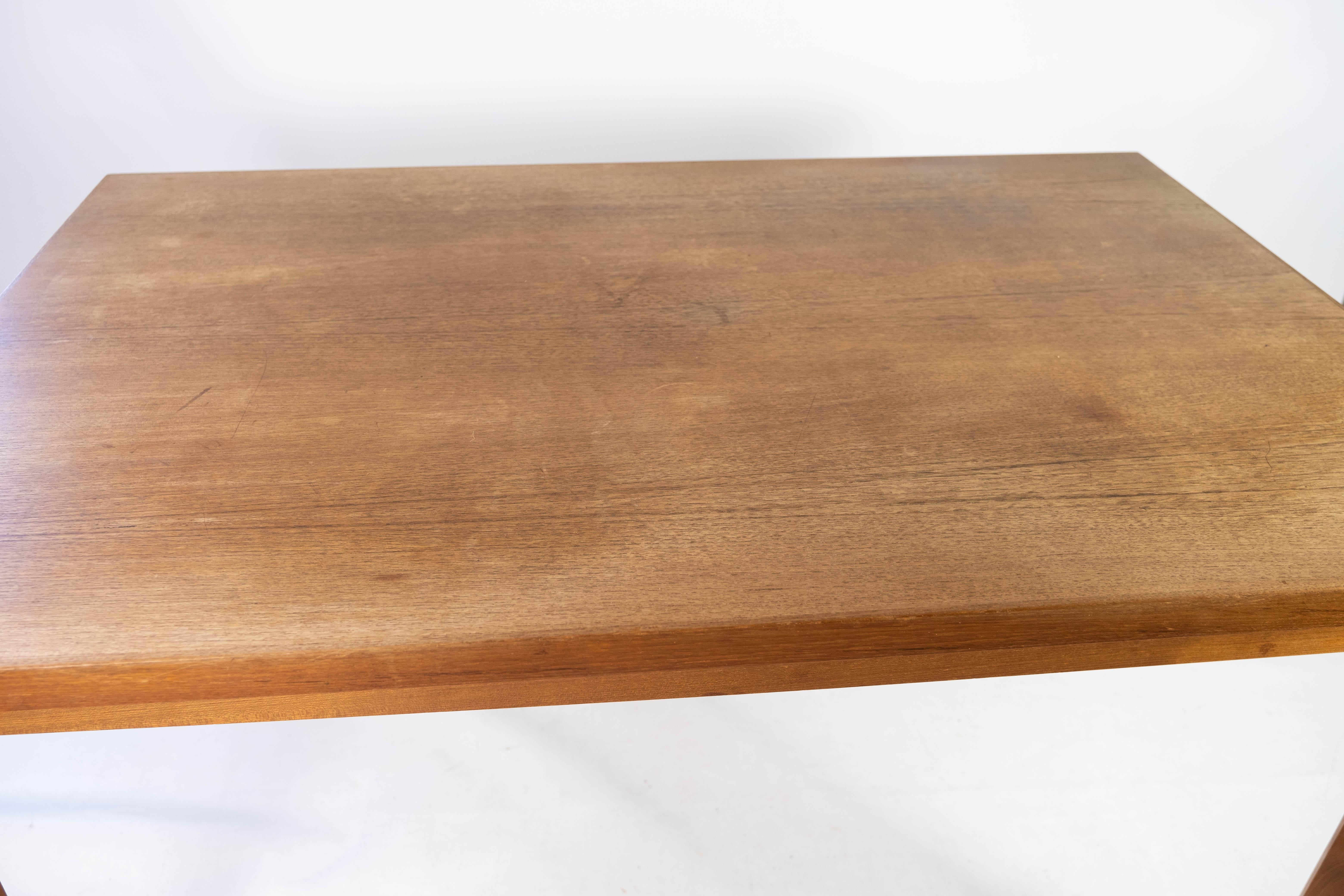 Scandinavian Modern Dining Table with Extensions in Teak of Danish Design from the 1960s For Sale