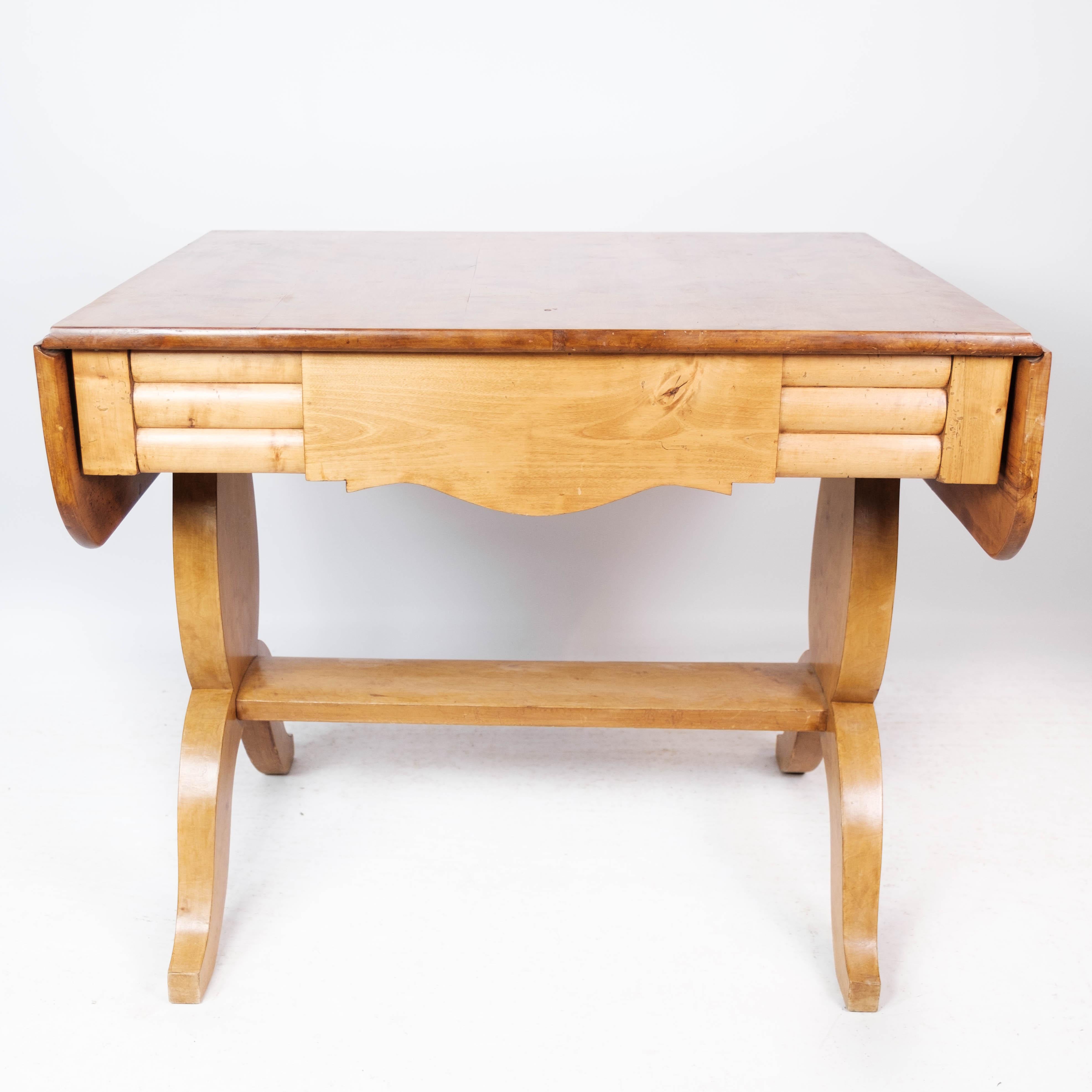 The dining table, crafted from birchwood, stands as a testament to the elegance and craftsmanship of the mid-19th century. Dating back to around 1840, this exquisite piece is in superb antique condition, showcasing its enduring beauty and