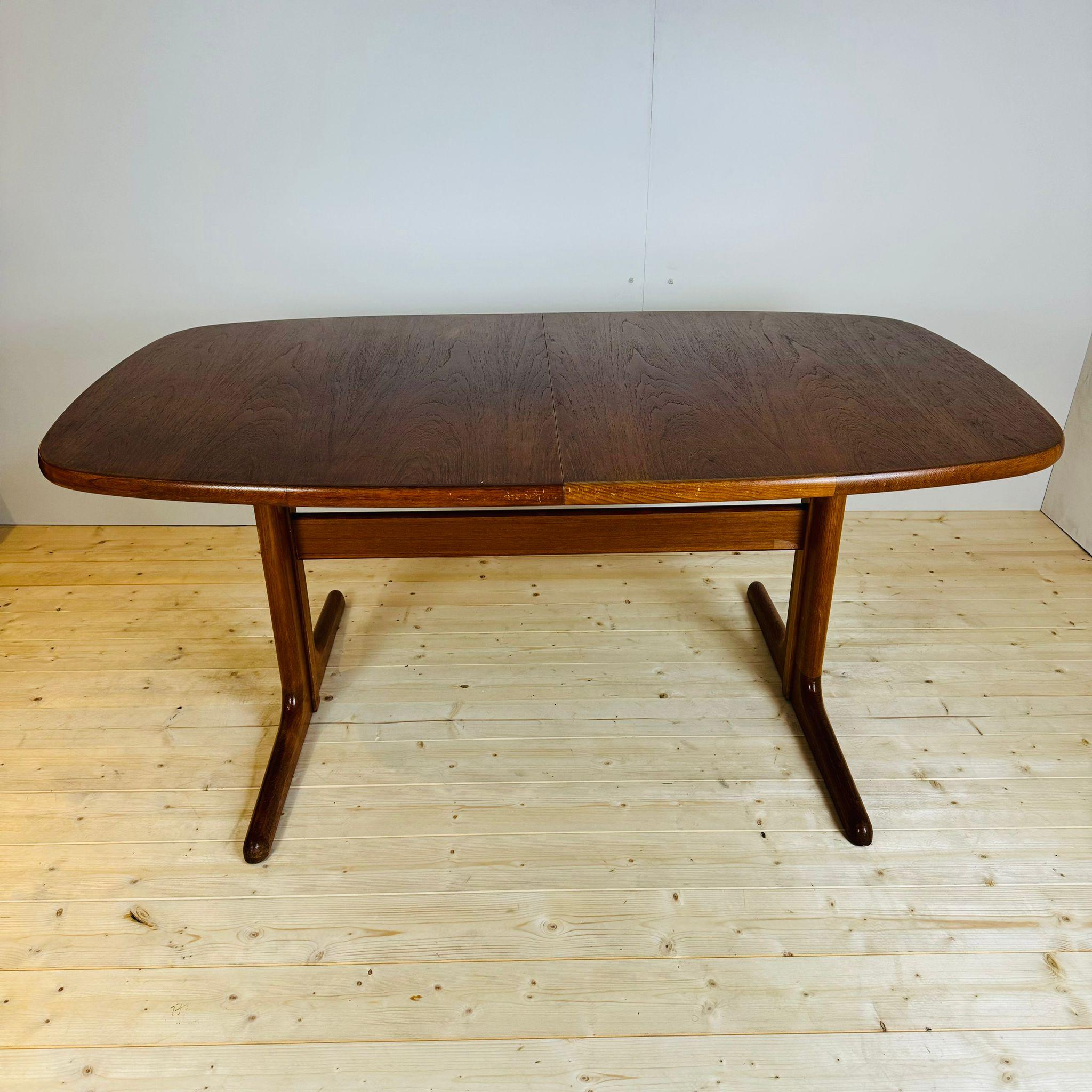 Dining table with extensions, Skovby Møbler, 1960s 
h. 72x166x100cm + 2 extensions of 50cm (h. 72x216x100cm with 1 extension / h. 72x266x100cm with 2 extensions)