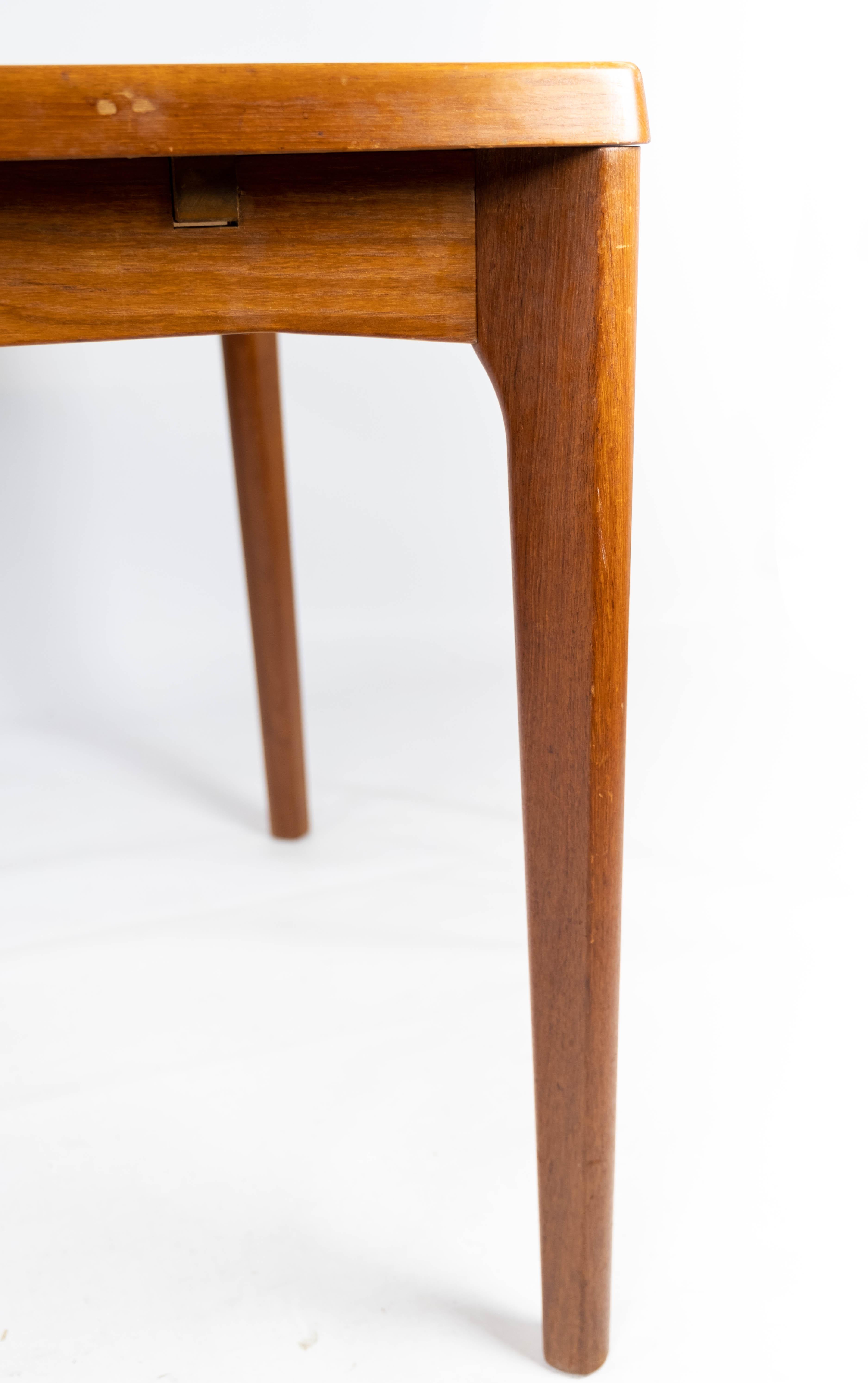 Dining Table With Extentions Made In Teak By Henning Kjærnulf From 1960s In Good Condition For Sale In Lejre, DK
