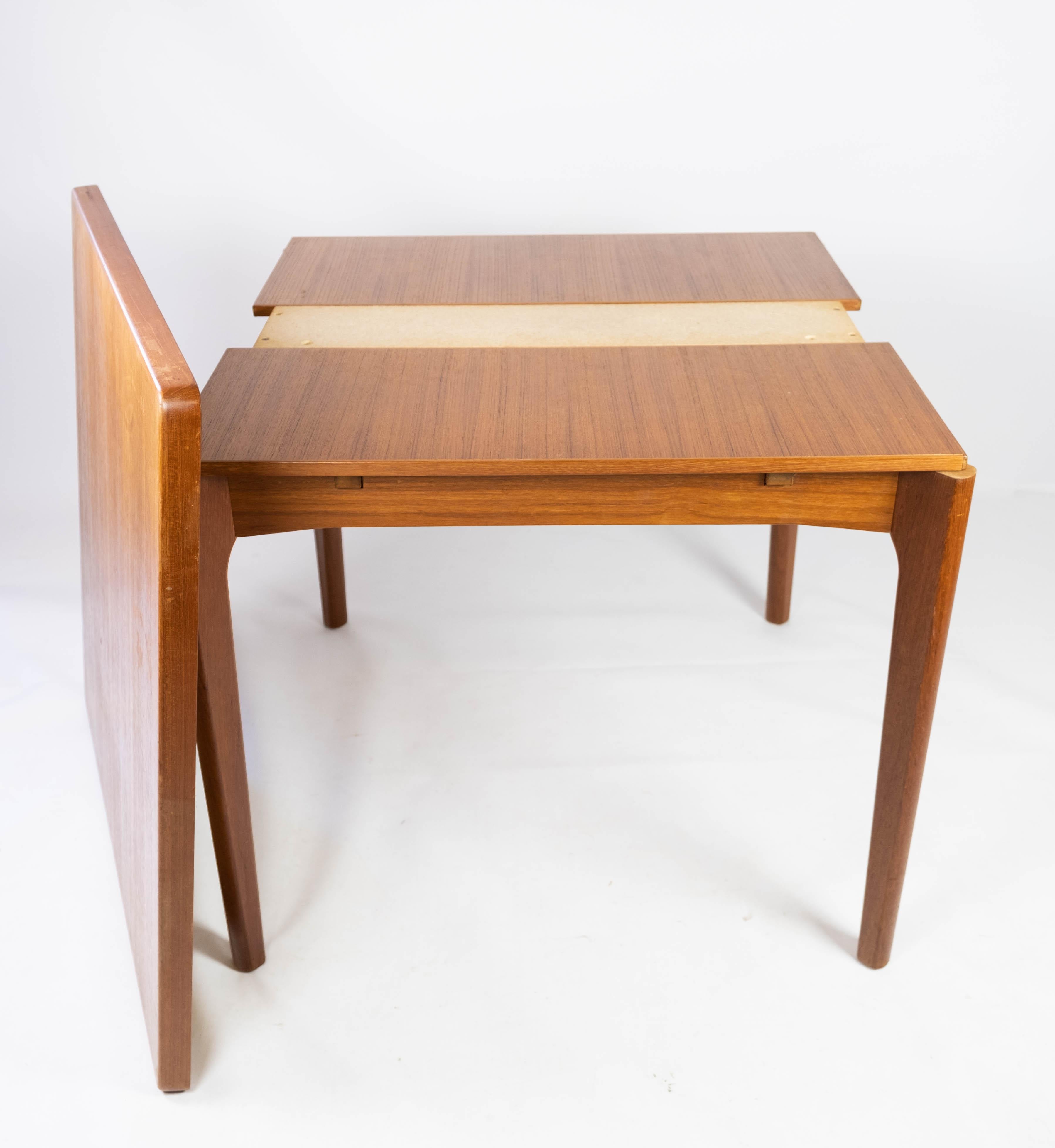 Esstisch mit Verlängerungen aus Teakholz von Henning Kjærnulf aus den 1960er Jahren im Angebot 1