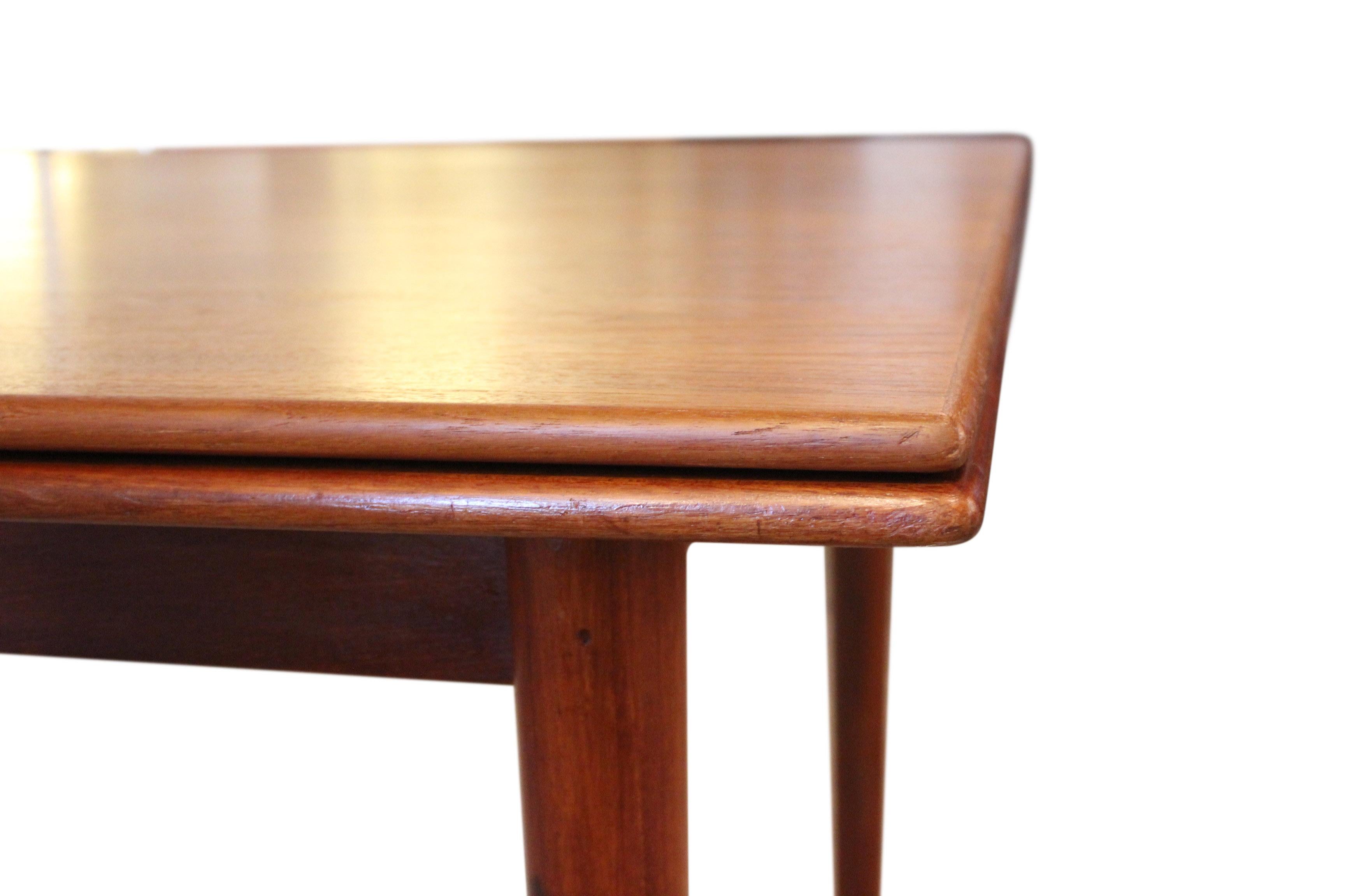 Dining Table with Extentions in Teak of Danish Design from the 1960s In Good Condition For Sale In Lejre, DK