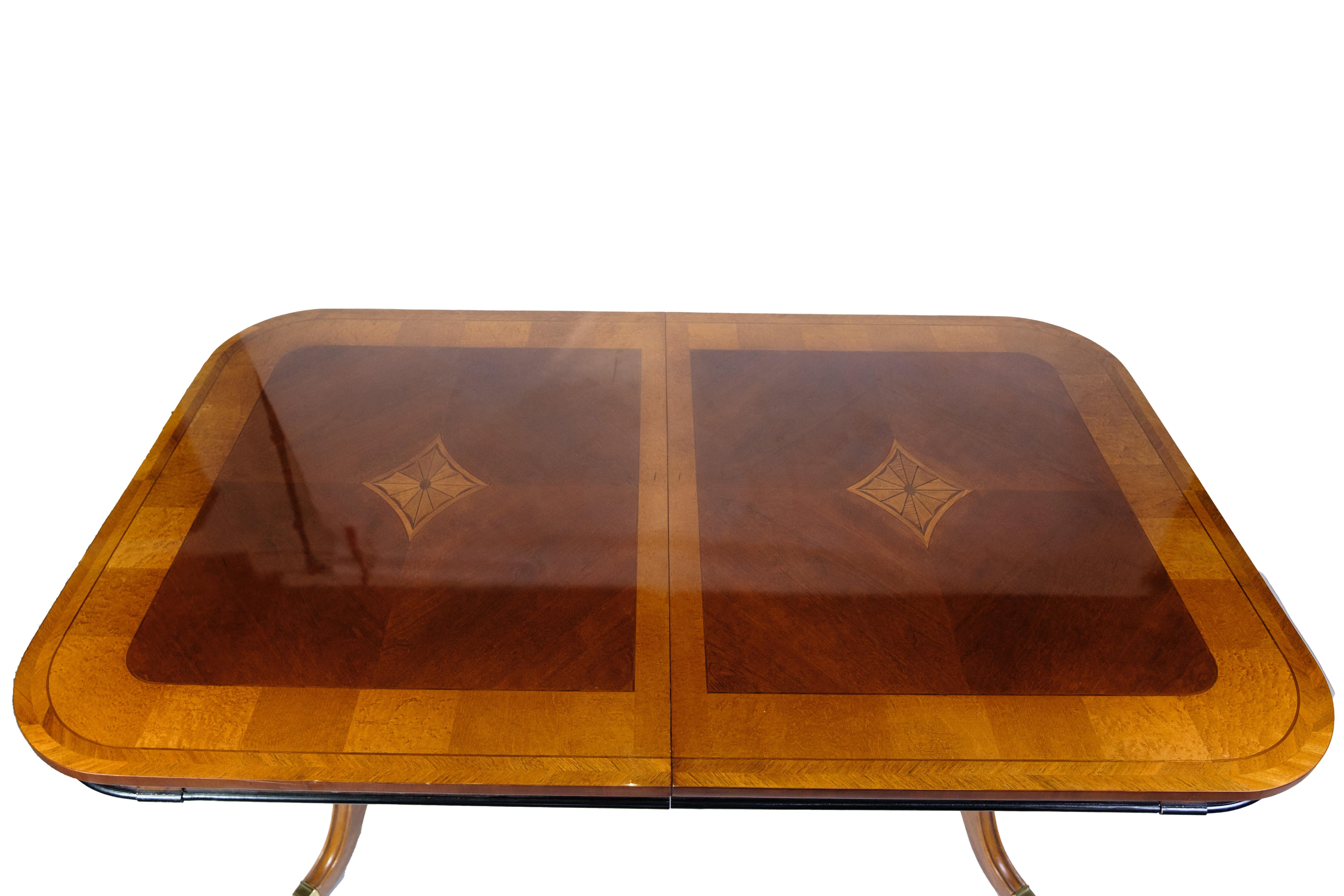 Table de salle à manger avec intarsia en acajou et bouleau des années 1900 en vente 5