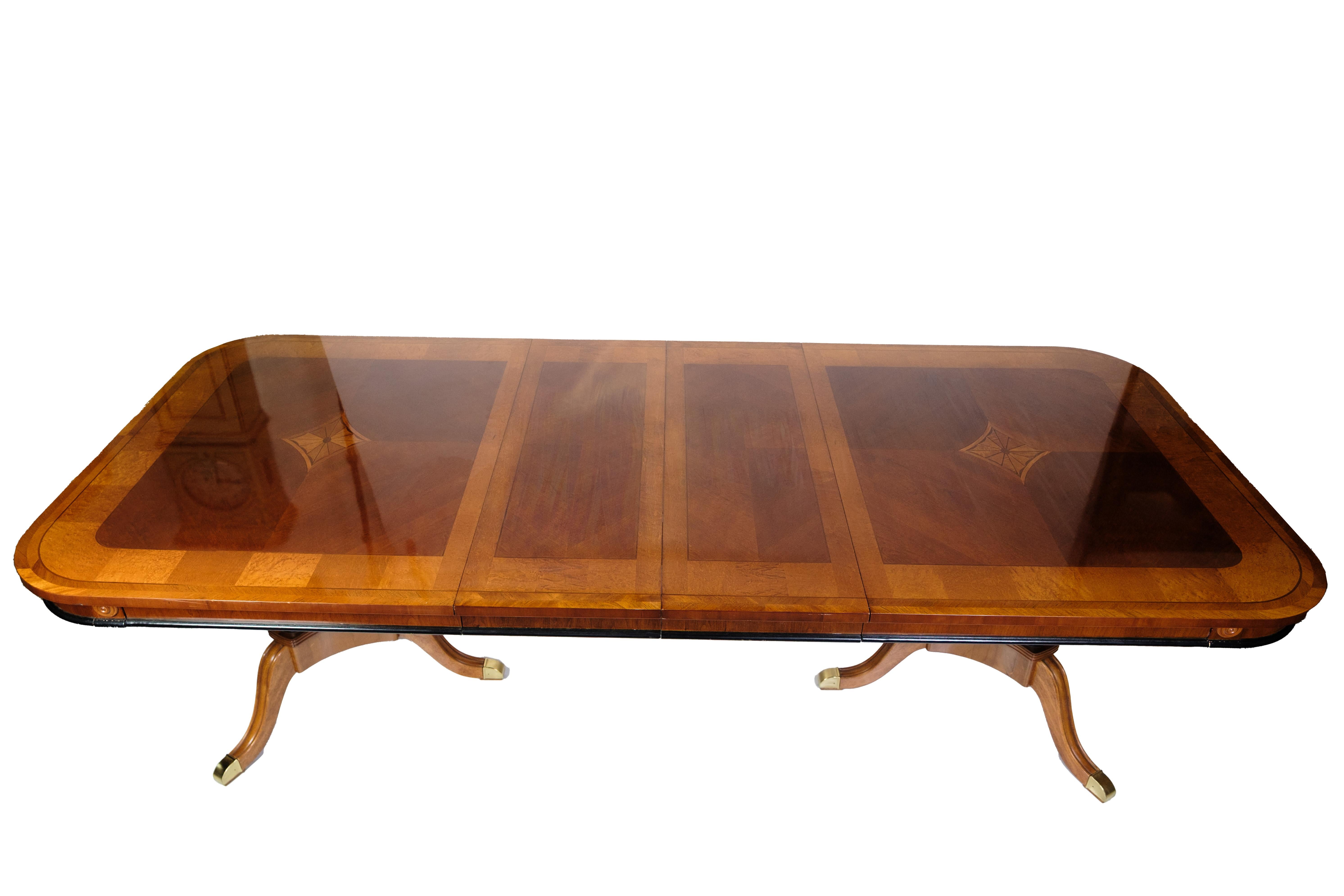 Table de salle à manger avec intarsia en acajou et bouleau des années 1900 en vente 6