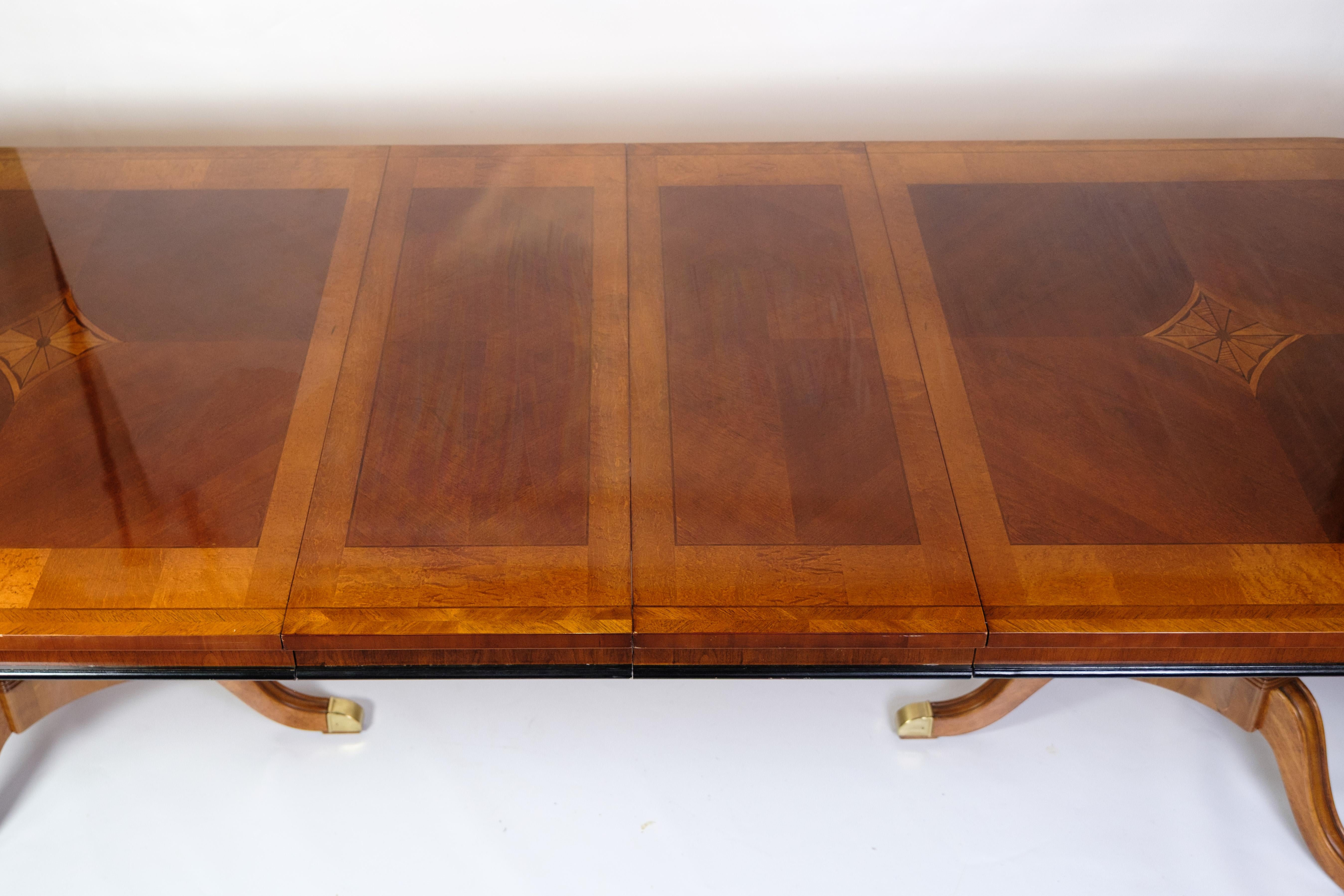 Table de salle à manger avec intarsia en acajou et bouleau des années 1900 en vente 7