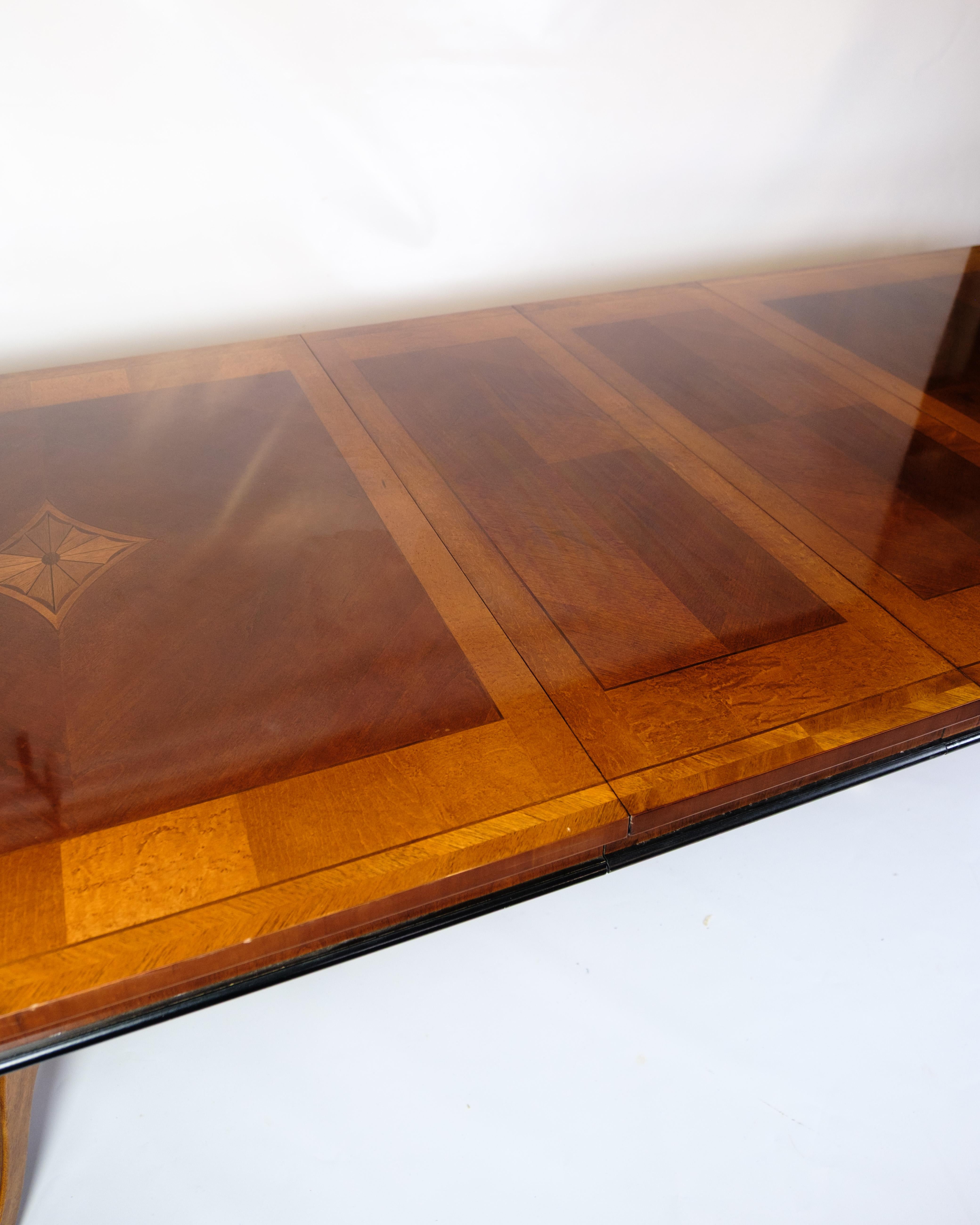 Table de salle à manger avec intarsia en acajou et bouleau des années 1900 en vente 10