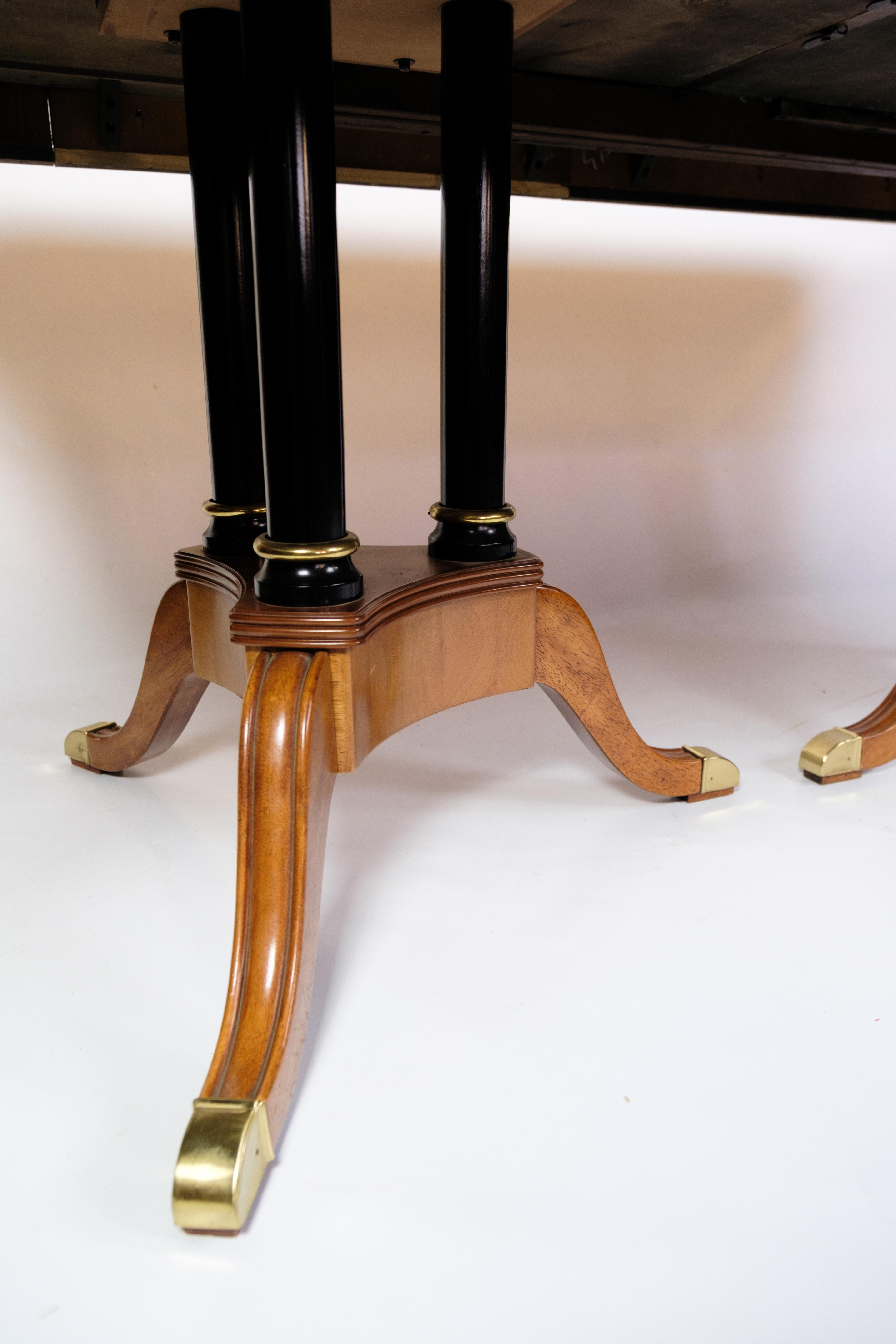 Table de salle à manger avec intarsia en acajou et bouleau des années 1900 en vente 2