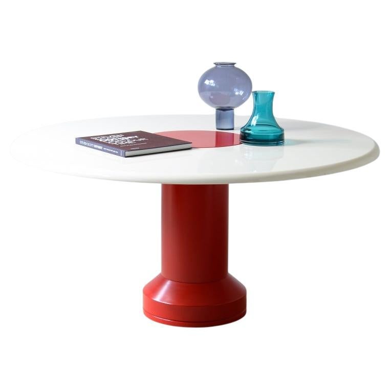Mesa de comedor con base de metal lacado