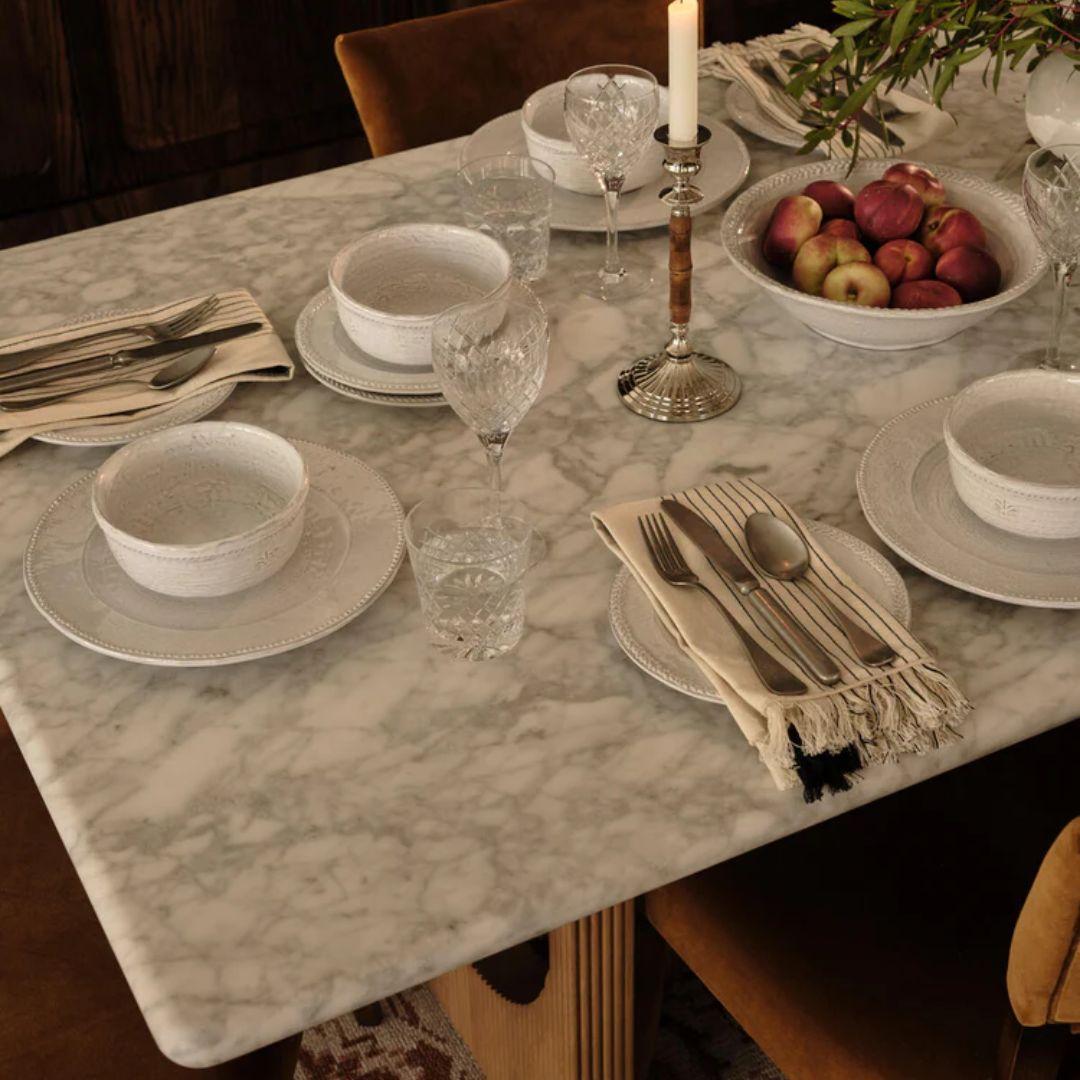 Table de salle à manger avec plateau en marbre et pieds en bois Neuf - En vente à Coulsdon, GB