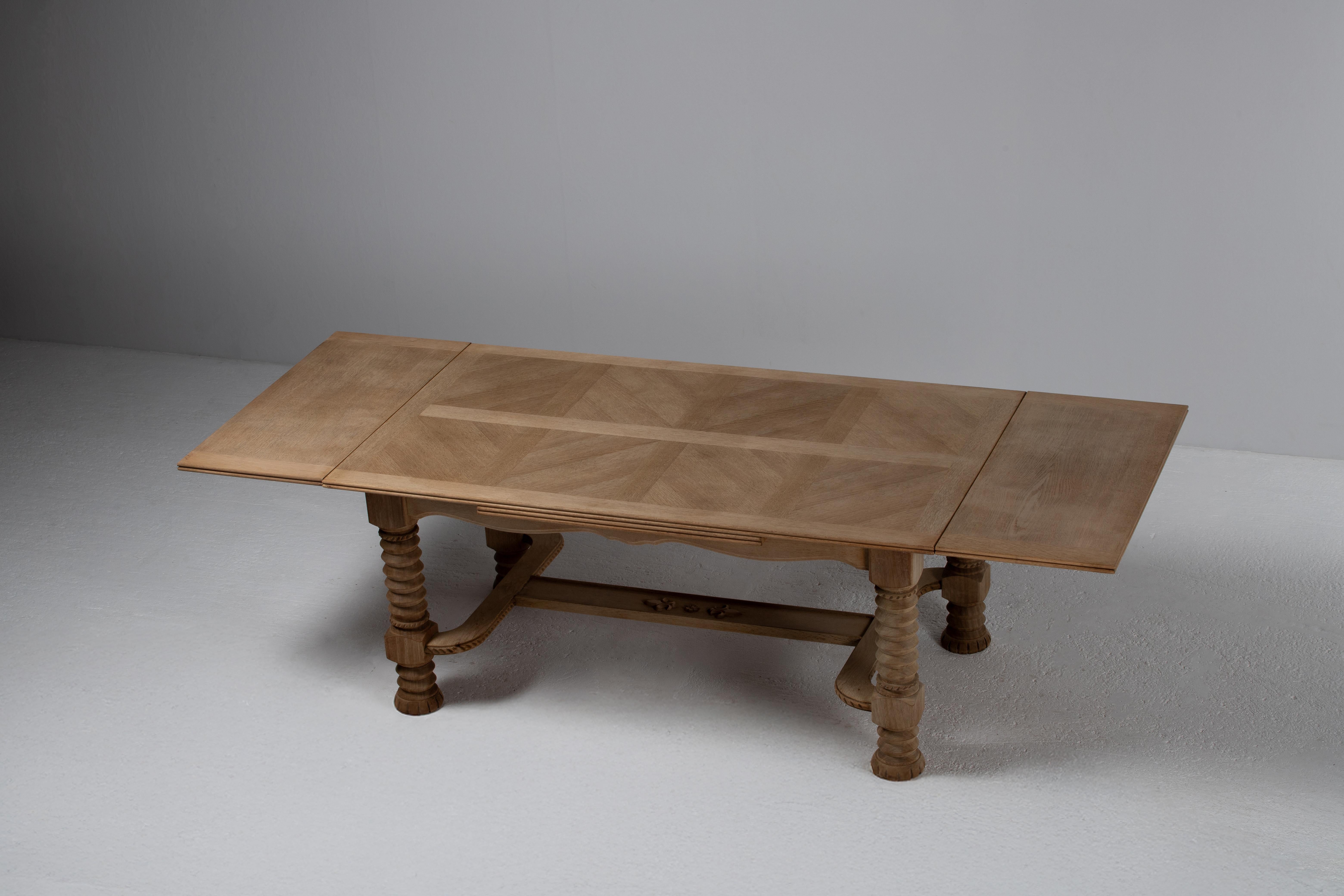 Dining Table with “Presse à Vin” Legs, Bleached Oak, France, 1940s In Good Condition For Sale In Kaštel Sućurac, Splitsko-dalmatinska županija