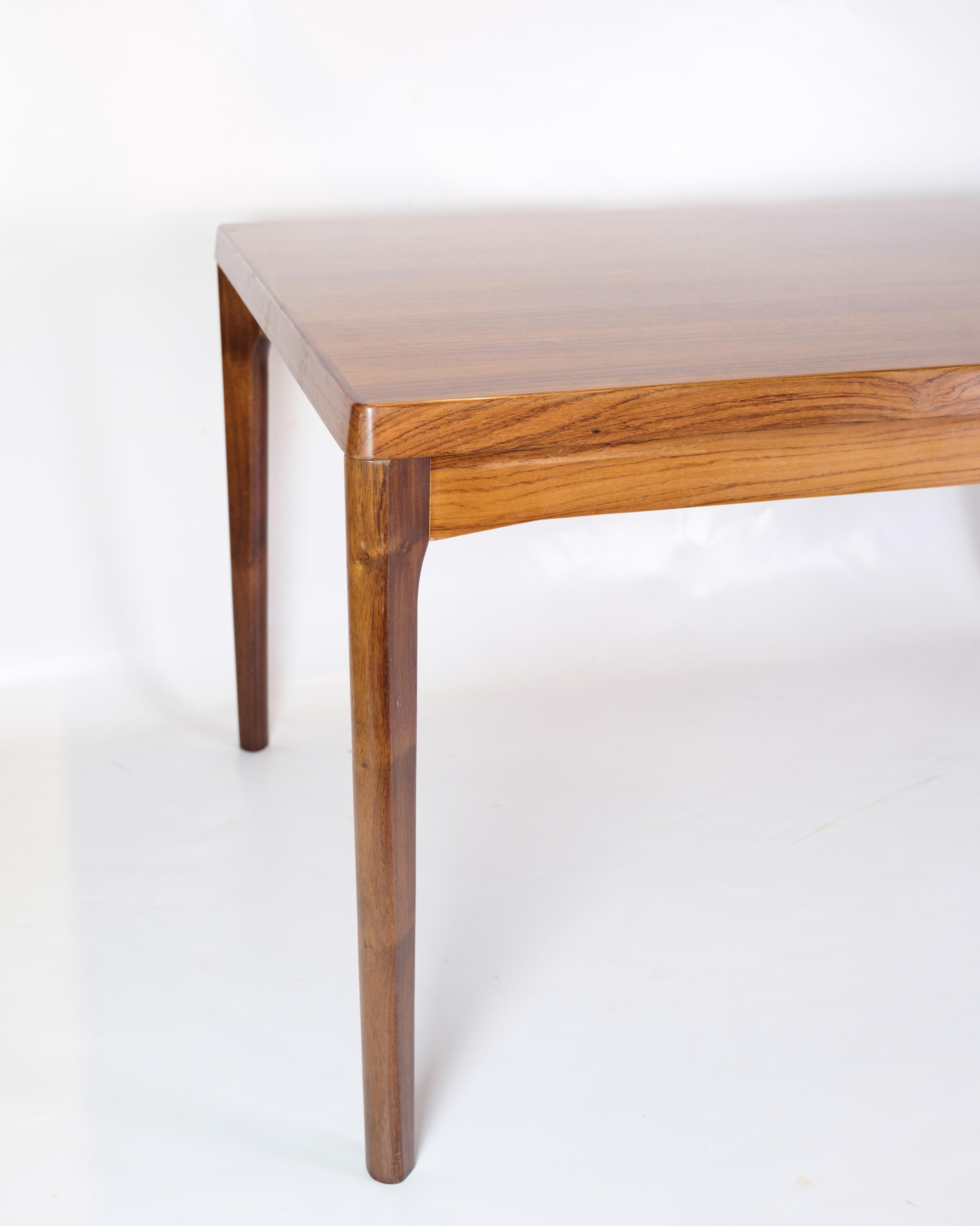 Mesa de comedor extraíble de madera de palisandro por Henning Kjærnulf De los años 60 Moderno de mediados de siglo en venta