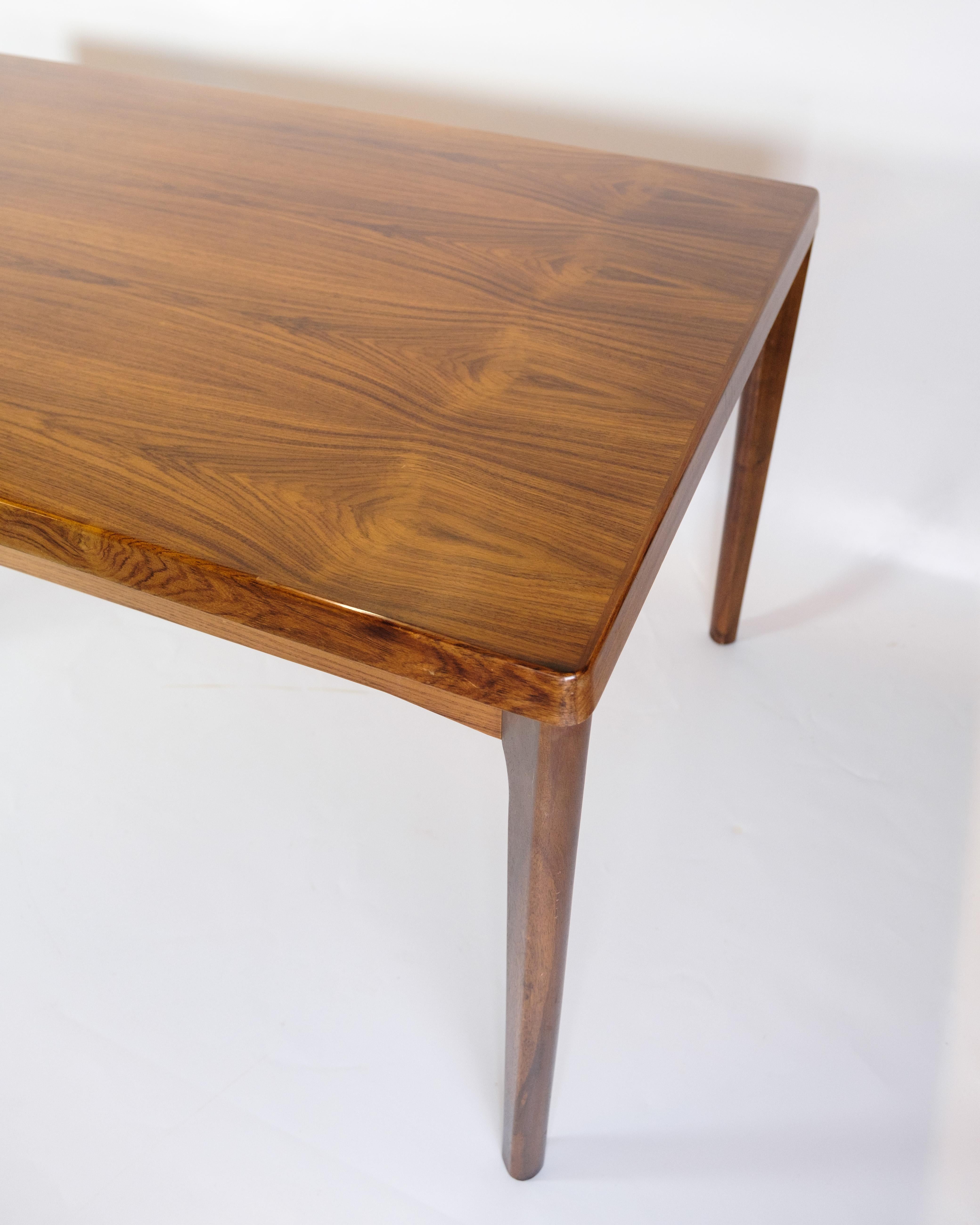 Mesa de comedor extraíble de madera de palisandro por Henning Kjærnulf De los años 60 en Bueno estado para la venta en Lejre, DK