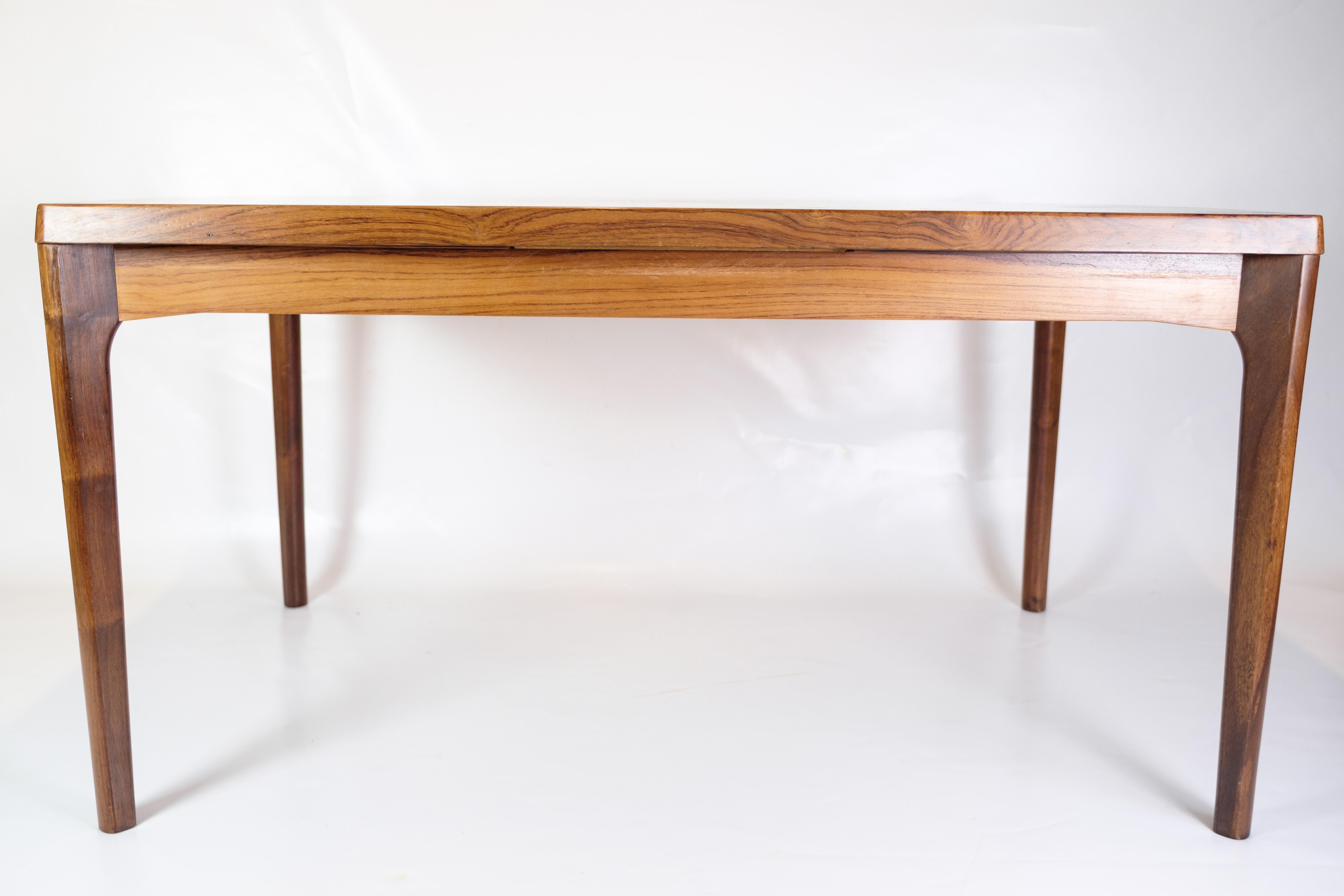 Mesa de comedor extraíble de madera de palisandro por Henning Kjærnulf De los años 60 mediados del siglo XX en venta