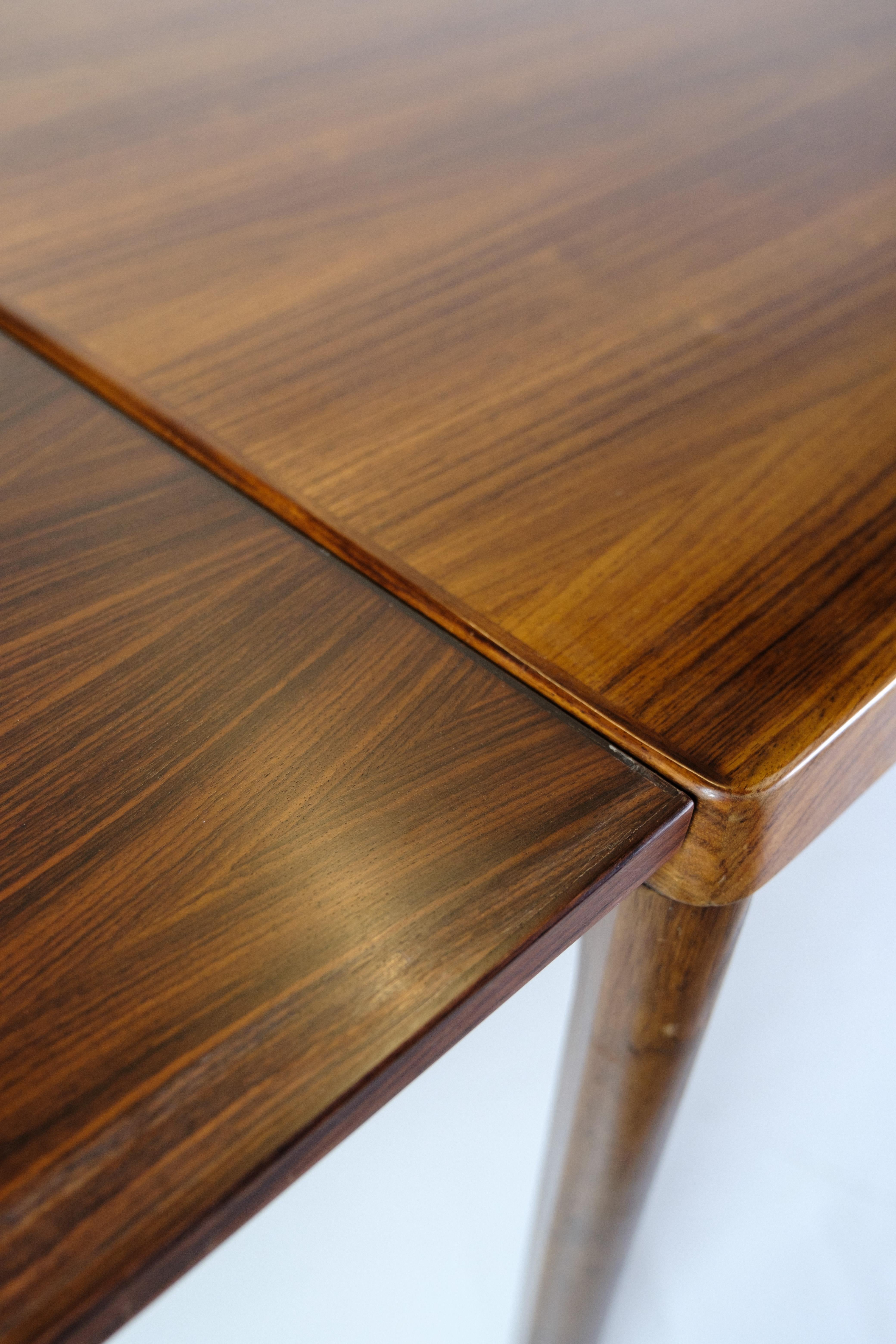 Mesa de comedor extraíble de madera de palisandro por Henning Kjærnulf De los años 60 en venta 1