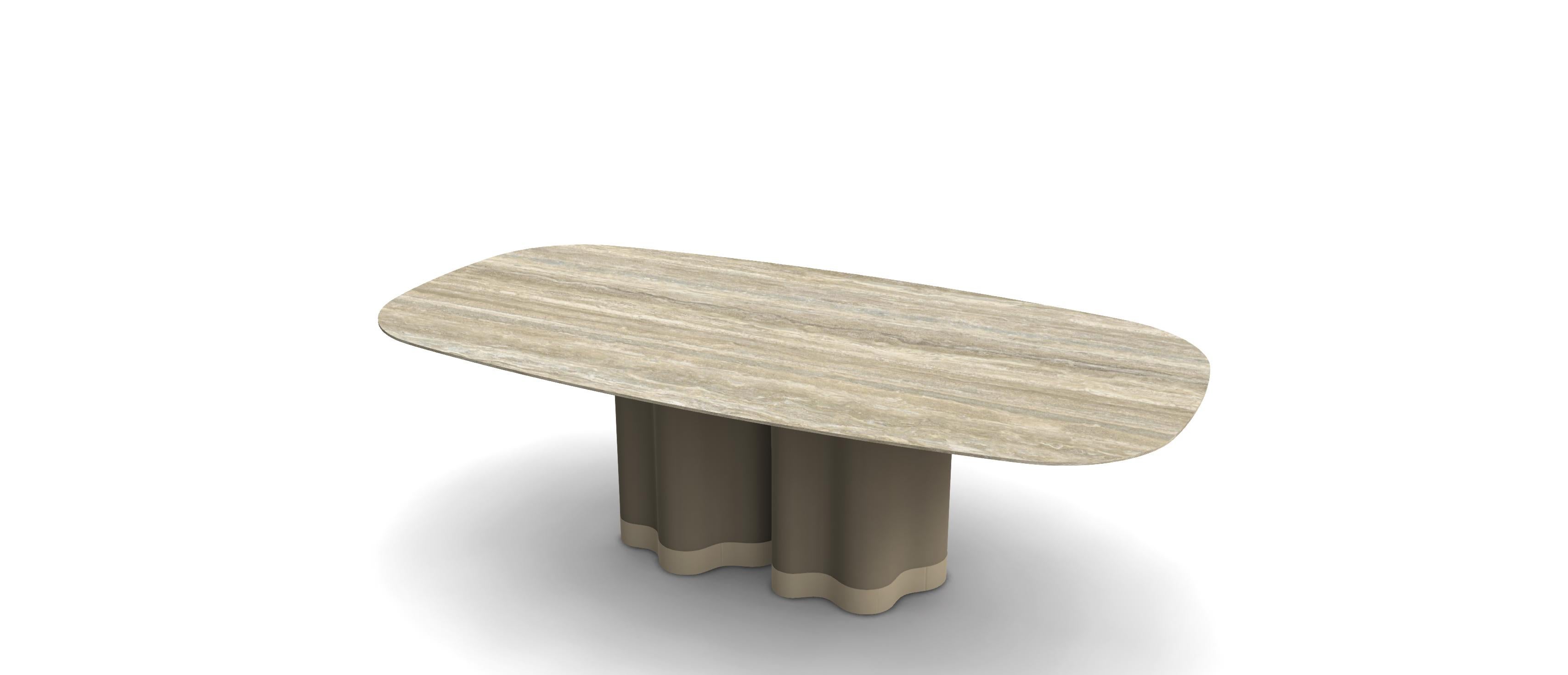 Moderne Table de salle à manger avec piédestaux laqués sculpturaux et ovales  Top en travertin céramique en vente