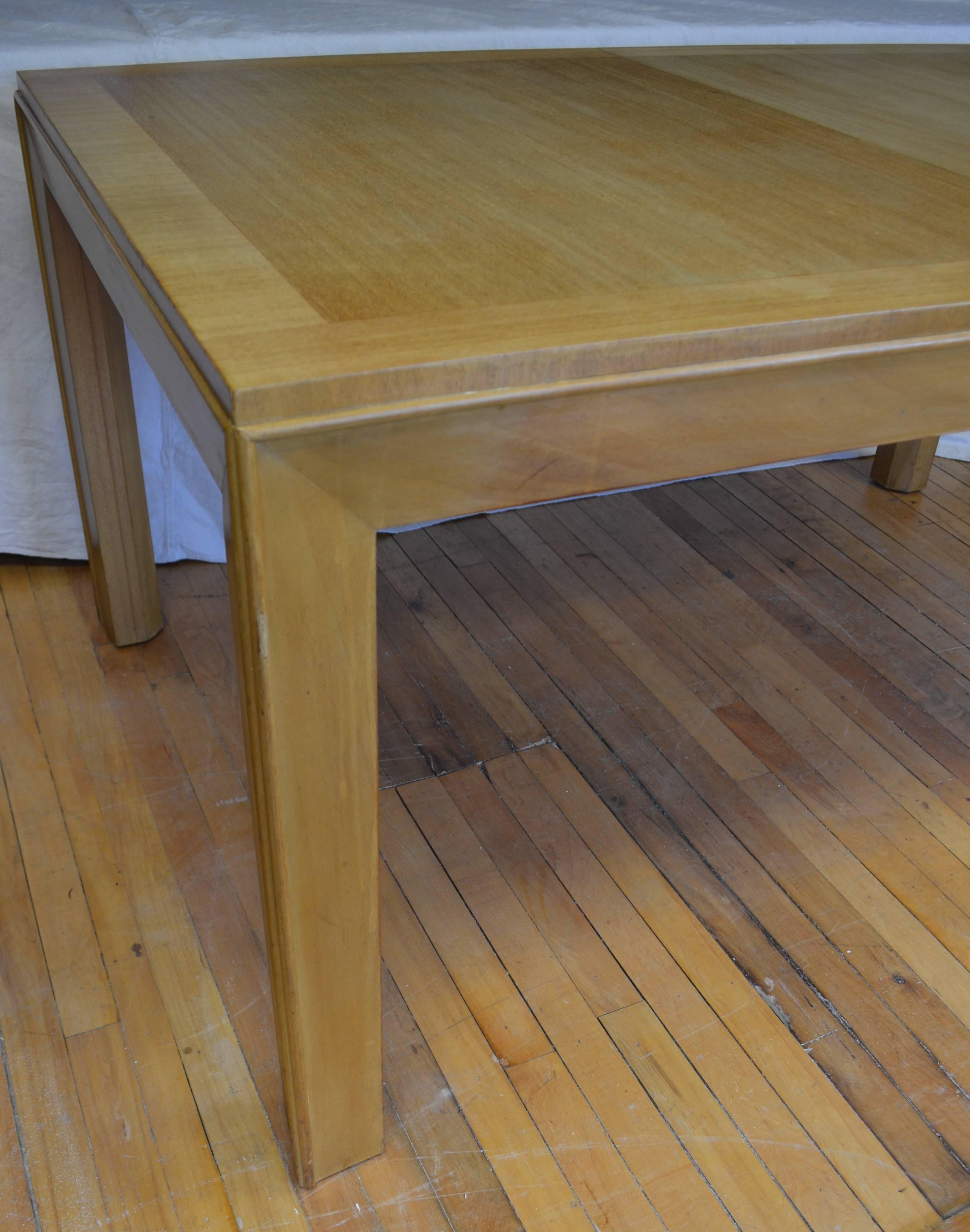 Dining Table with Two Leaves Designed by Robsjohn-Gibbings for Widdicomb For Sale 3