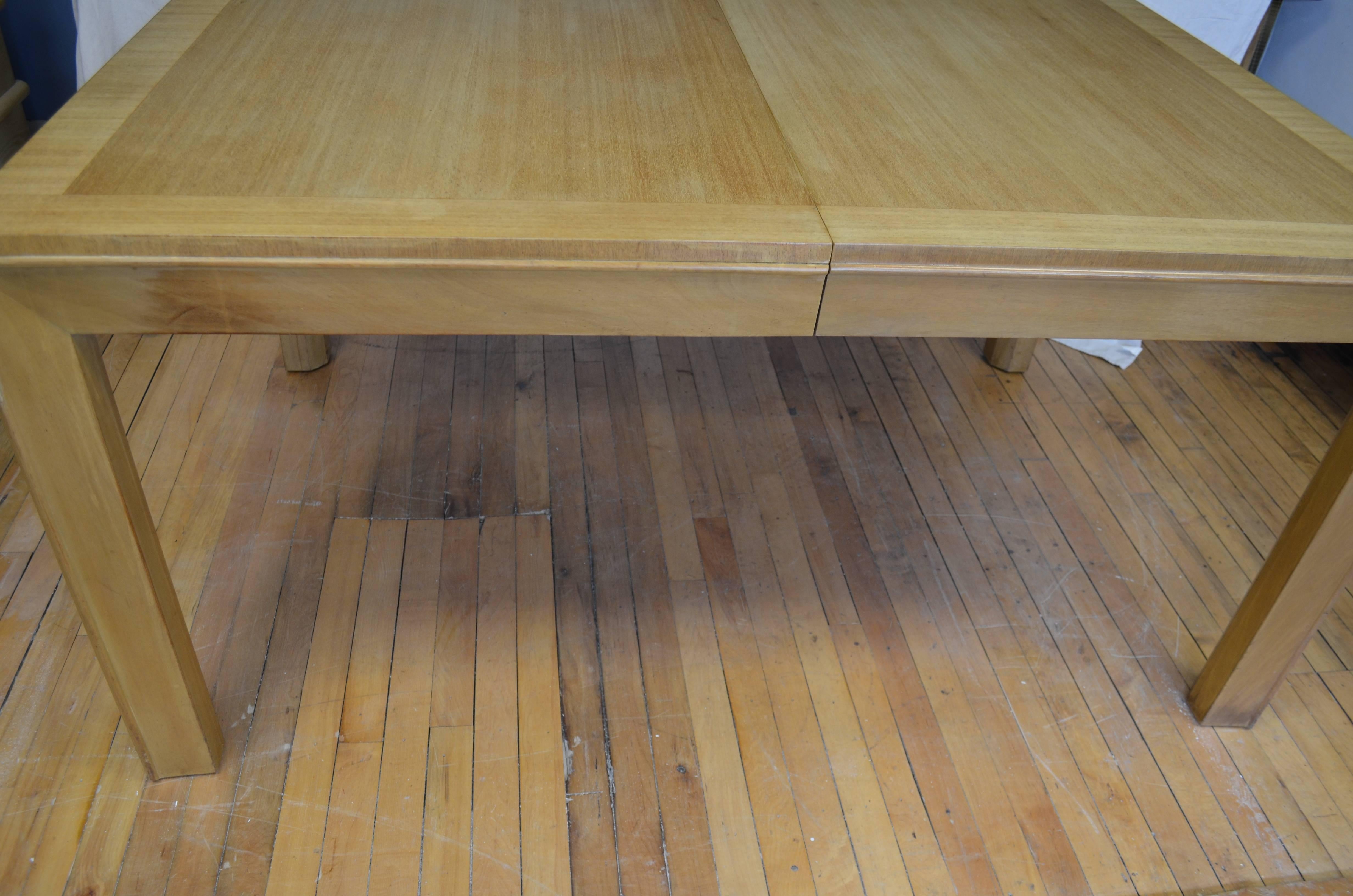 Dining Table with Two Leaves Designed by Robsjohn-Gibbings for Widdicomb For Sale 4