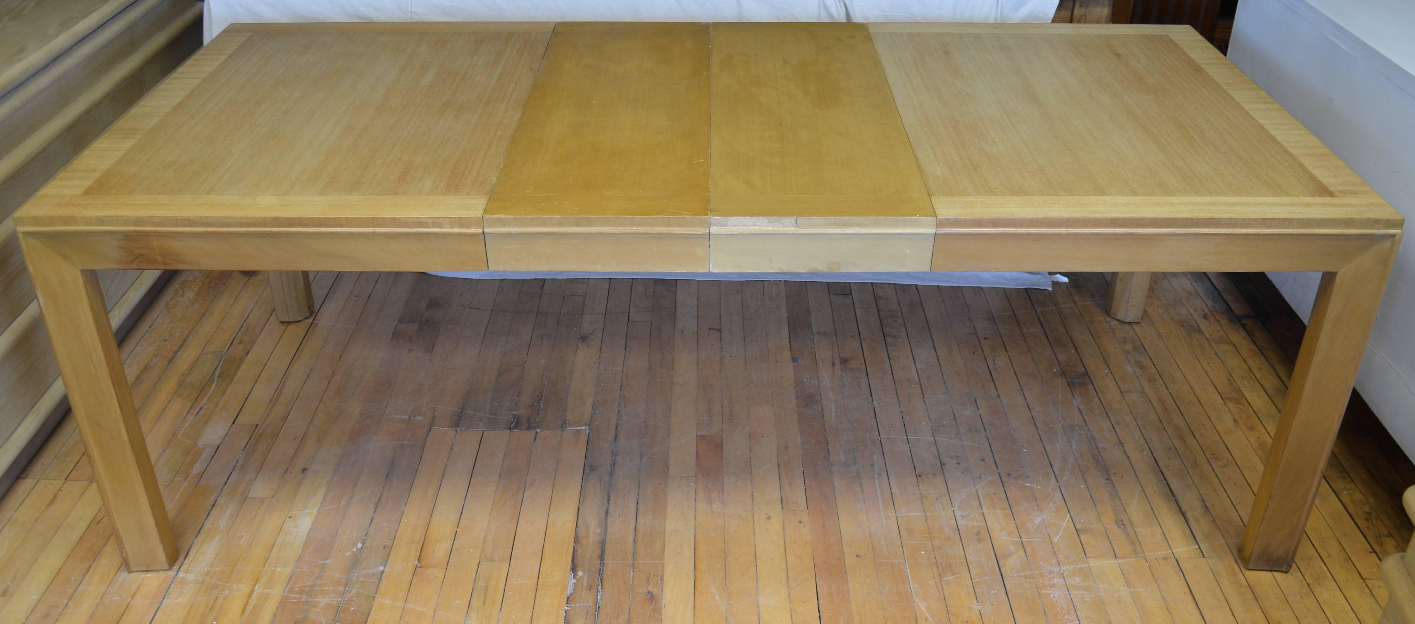 Dining Table with Two Leaves Designed by Robsjohn-Gibbings for Widdicomb For Sale 5