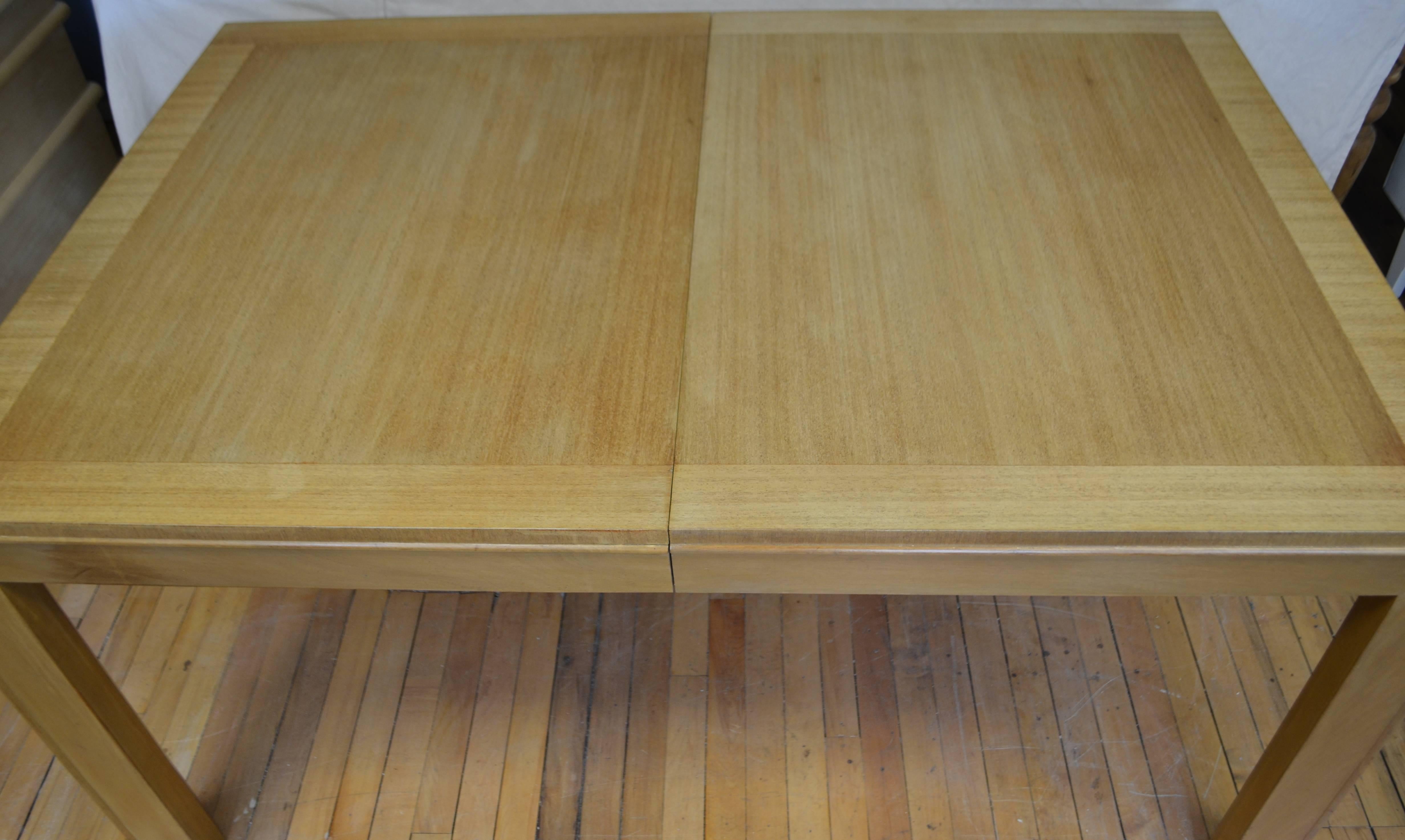 Dining Table with Two Leaves Designed by Robsjohn-Gibbings for Widdicomb In Good Condition For Sale In Madison, WI