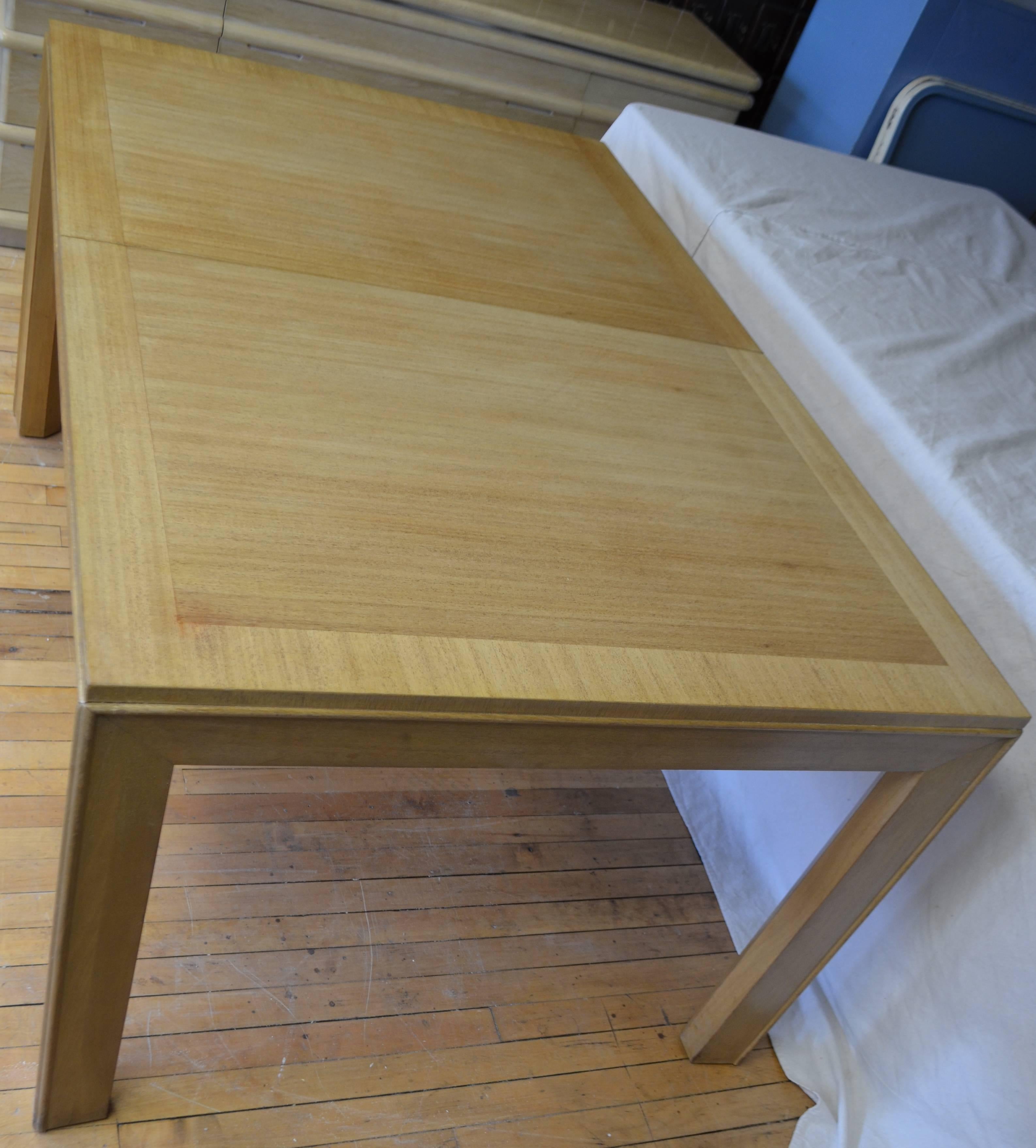 Dining Table with Two Leaves Designed by Robsjohn-Gibbings for Widdicomb For Sale 1