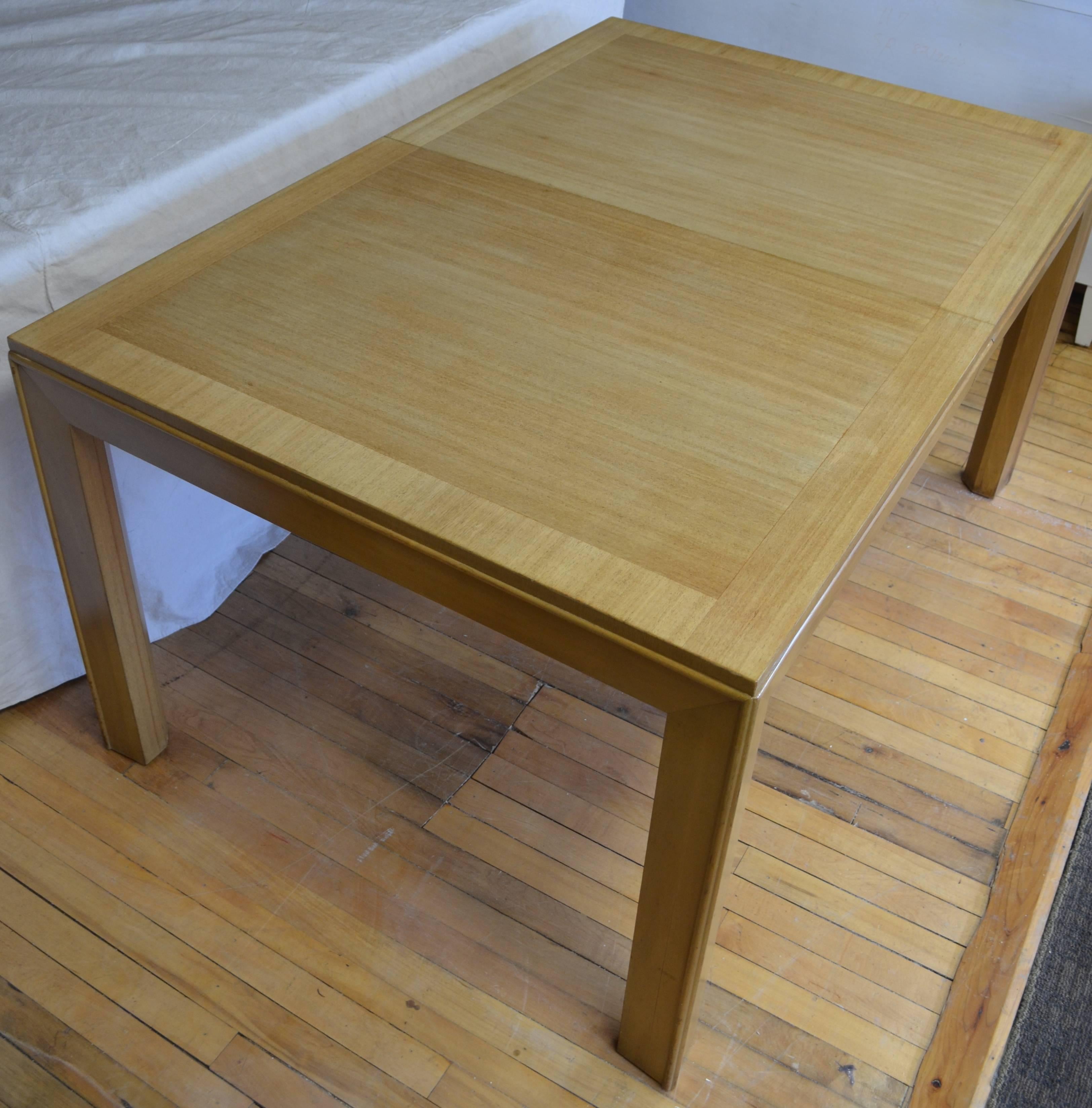 Dining Table with Two Leaves Designed by Robsjohn-Gibbings for Widdicomb For Sale 2