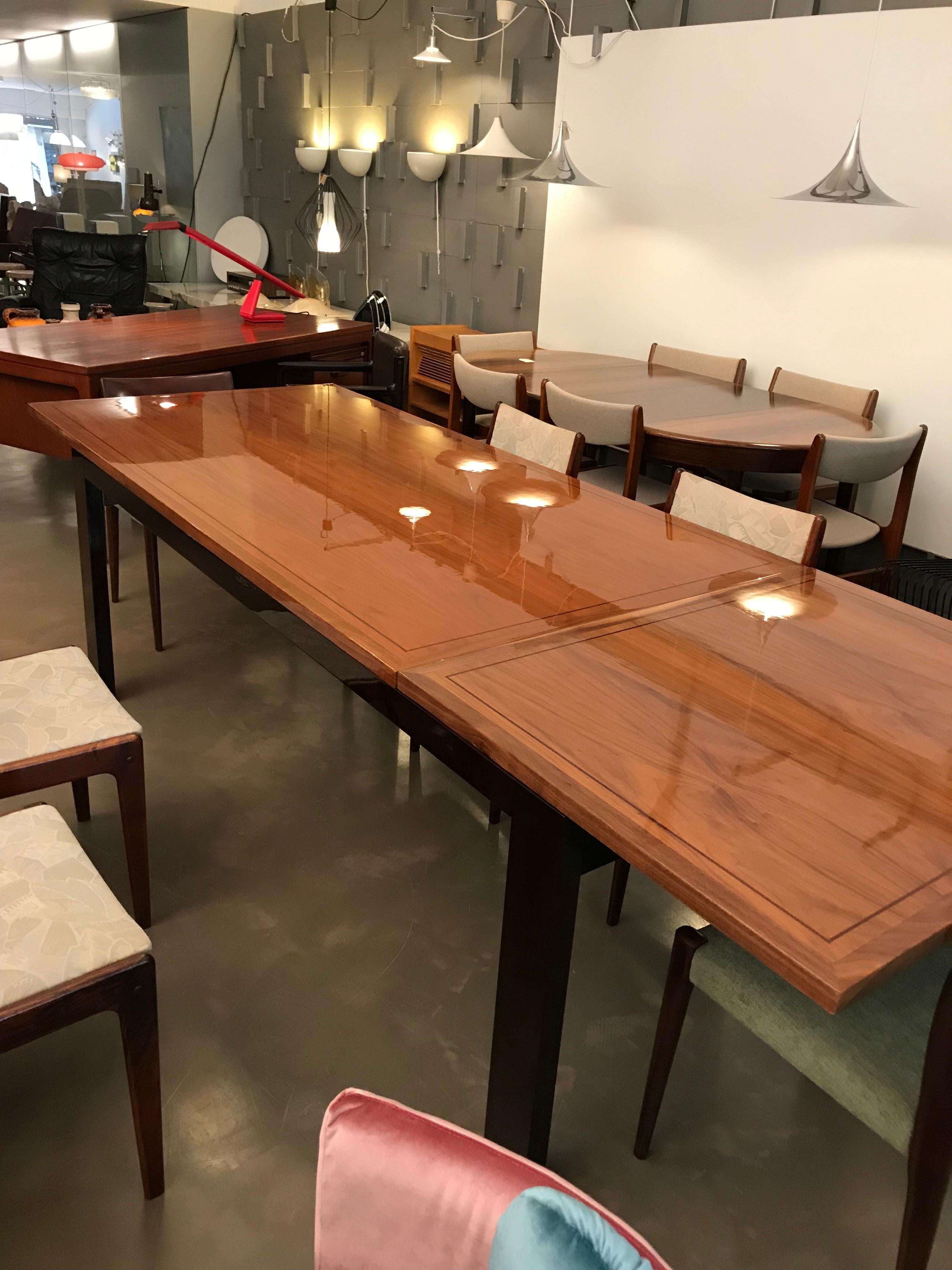 Dining Table with Walnut Root Tabletop and Black Lacquered Steel Structure In Good Condition For Sale In Porto, PT