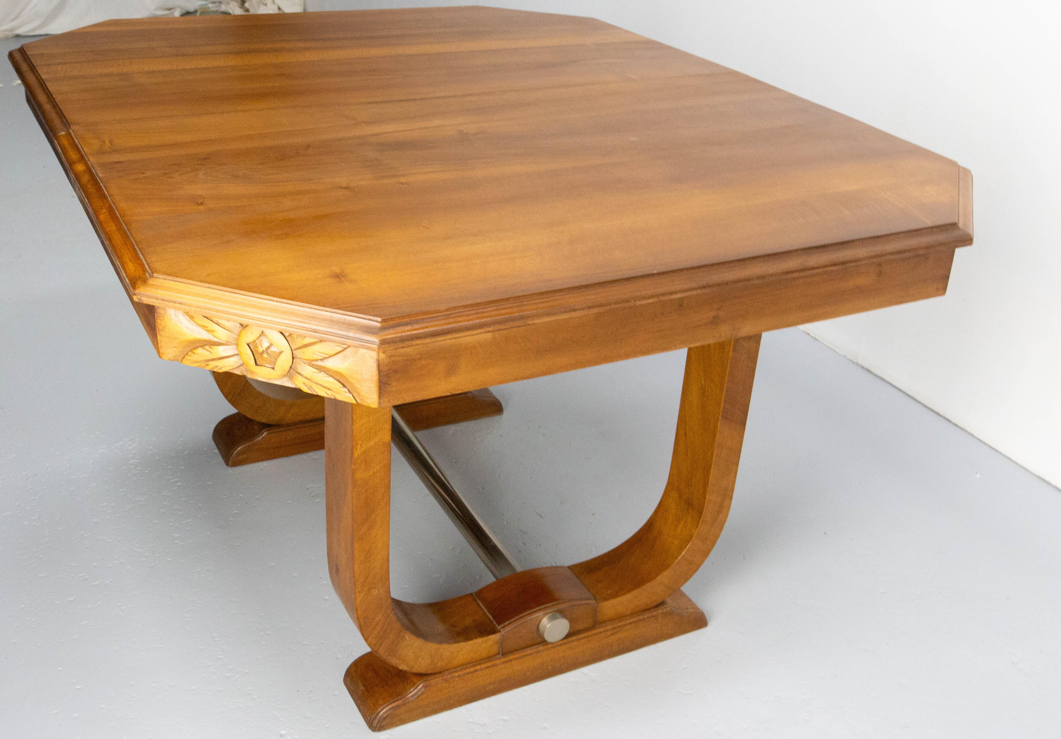 Art Nouveau Dining Walnut Table with Central Extension  Art Déco Period, circa 1930 France For Sale