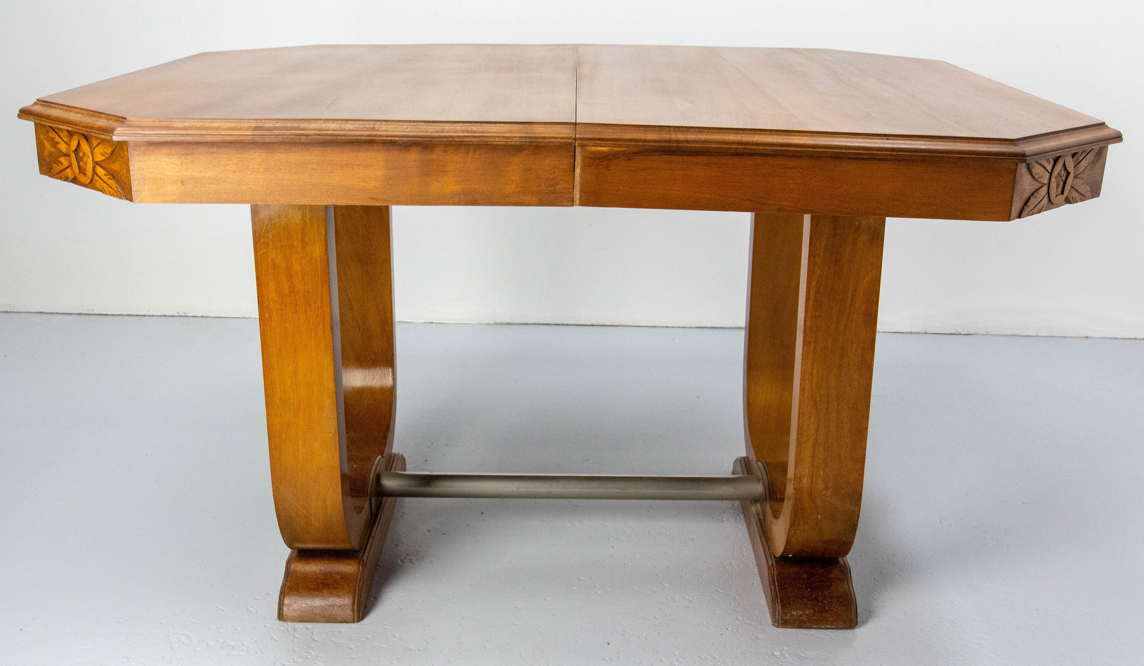 Dining Walnut Table with Central Extension  Art Déco Period, circa 1930 France For Sale 2