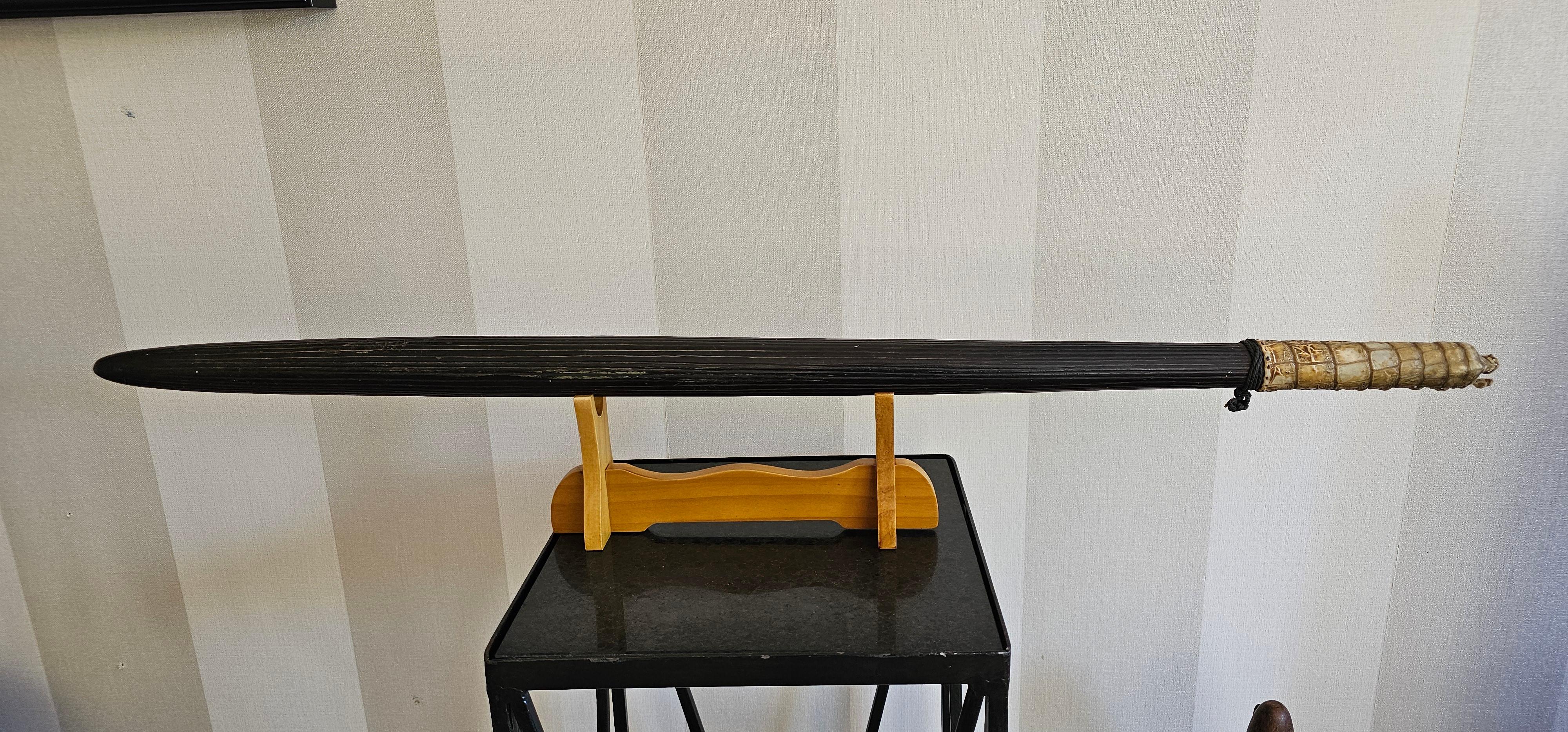 Sculpté Dinka  Club en vente