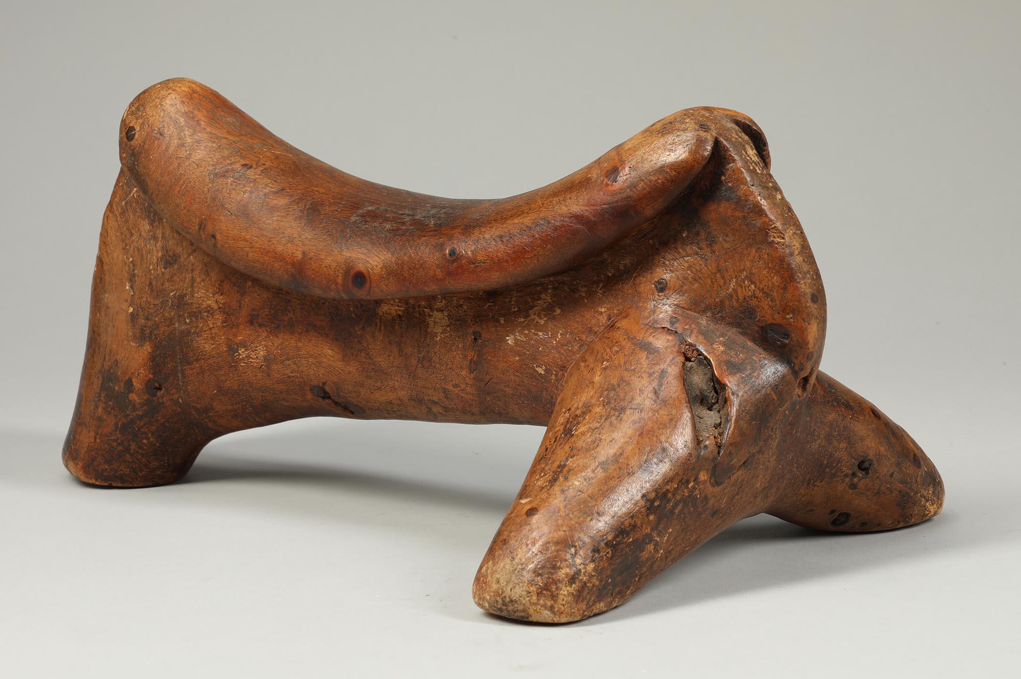 Tribal Dinka stylized animal form carved wood headrest, East Africa For Sale