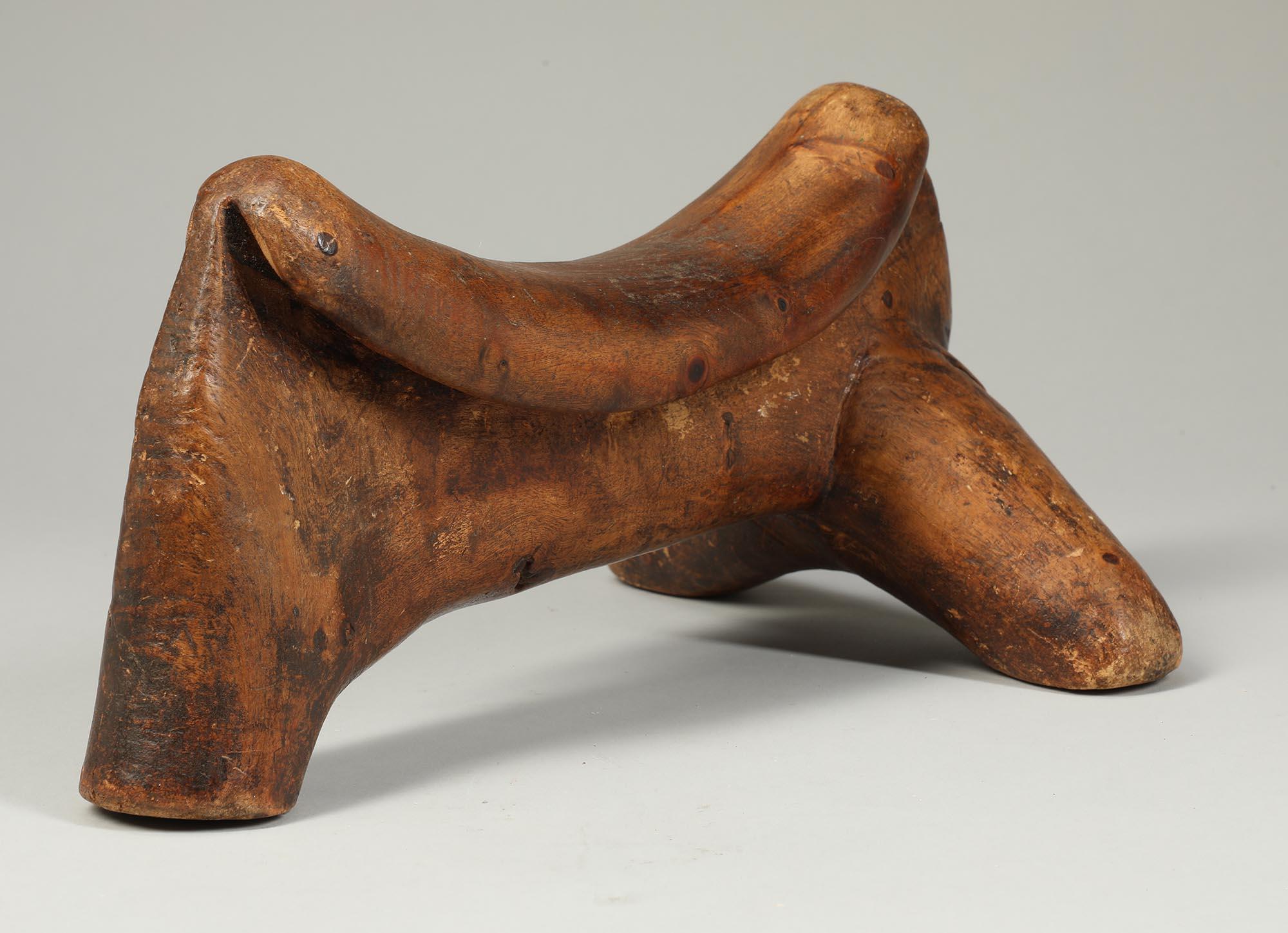 Nigerian Dinka stylized animal form carved wood headrest, East Africa