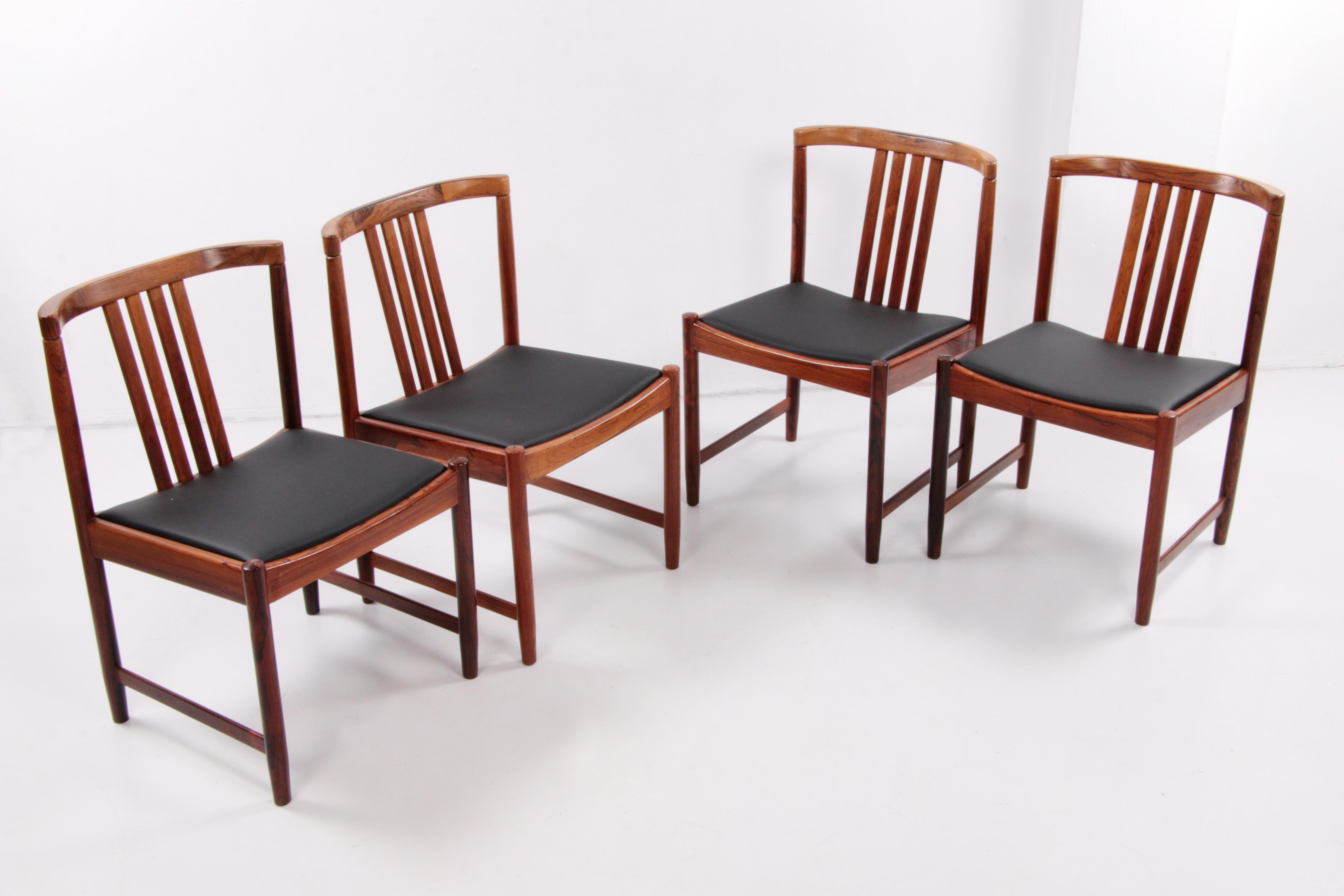 Mid-Century Modern Dinner Chairs Design by Illum Wrapsø 1960 Denmark For Sale