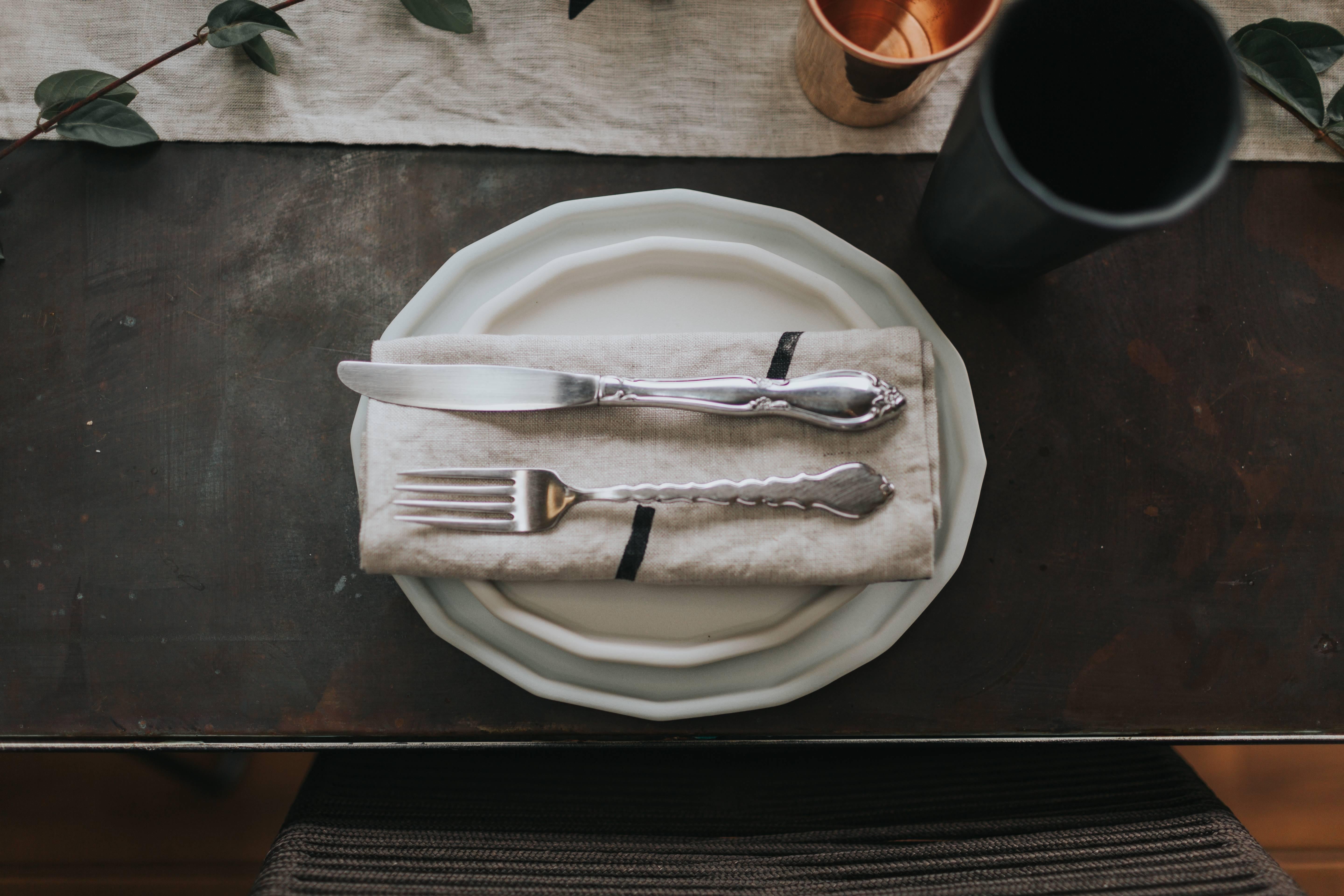 Dinner Plate Set of Eight Modern Contemporary Glazed Porcelain In New Condition For Sale In Asheville, NC