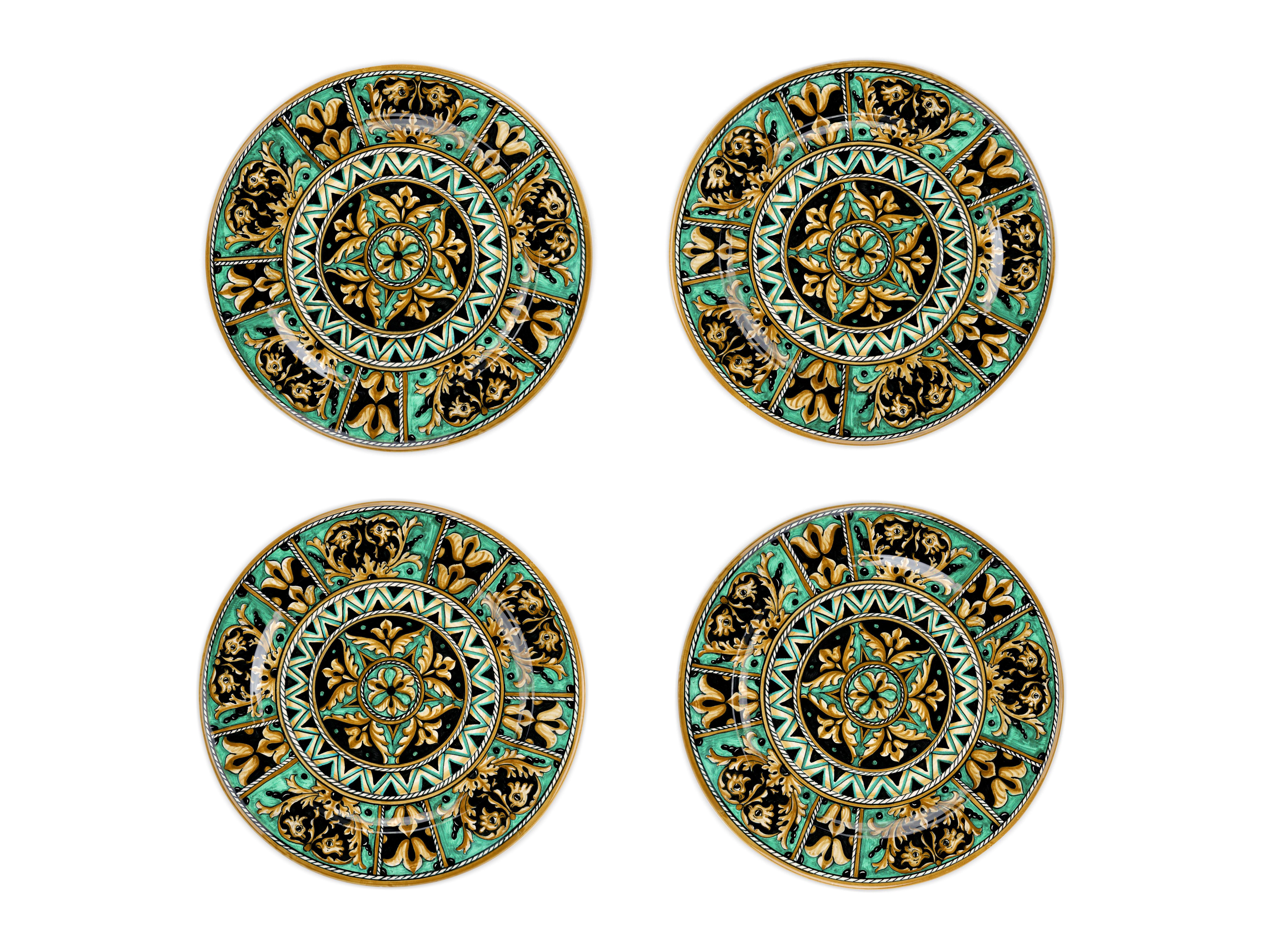 This luxurious set of four plates, in majolica painted in polychrome, reinterprets the 