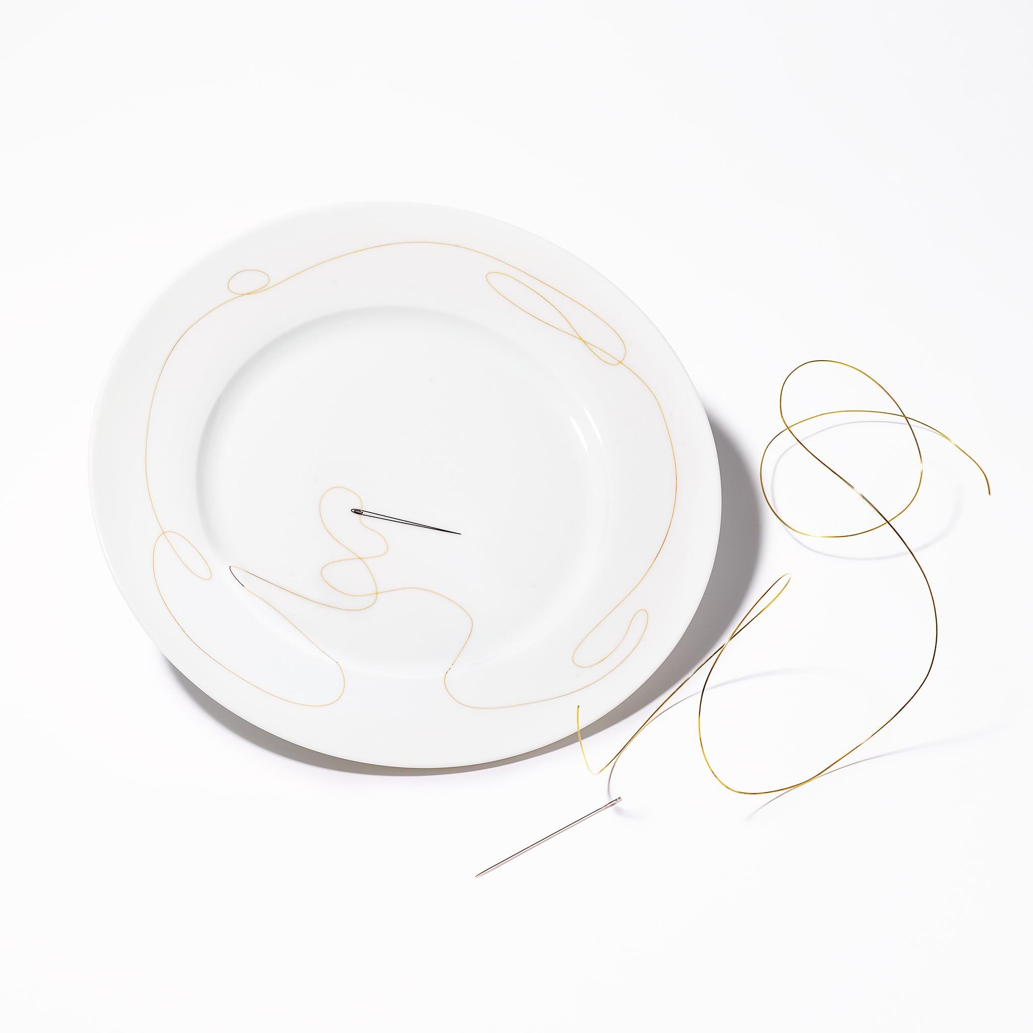 Modern Dinner Porcelain Gold Plate, Parisian Style 