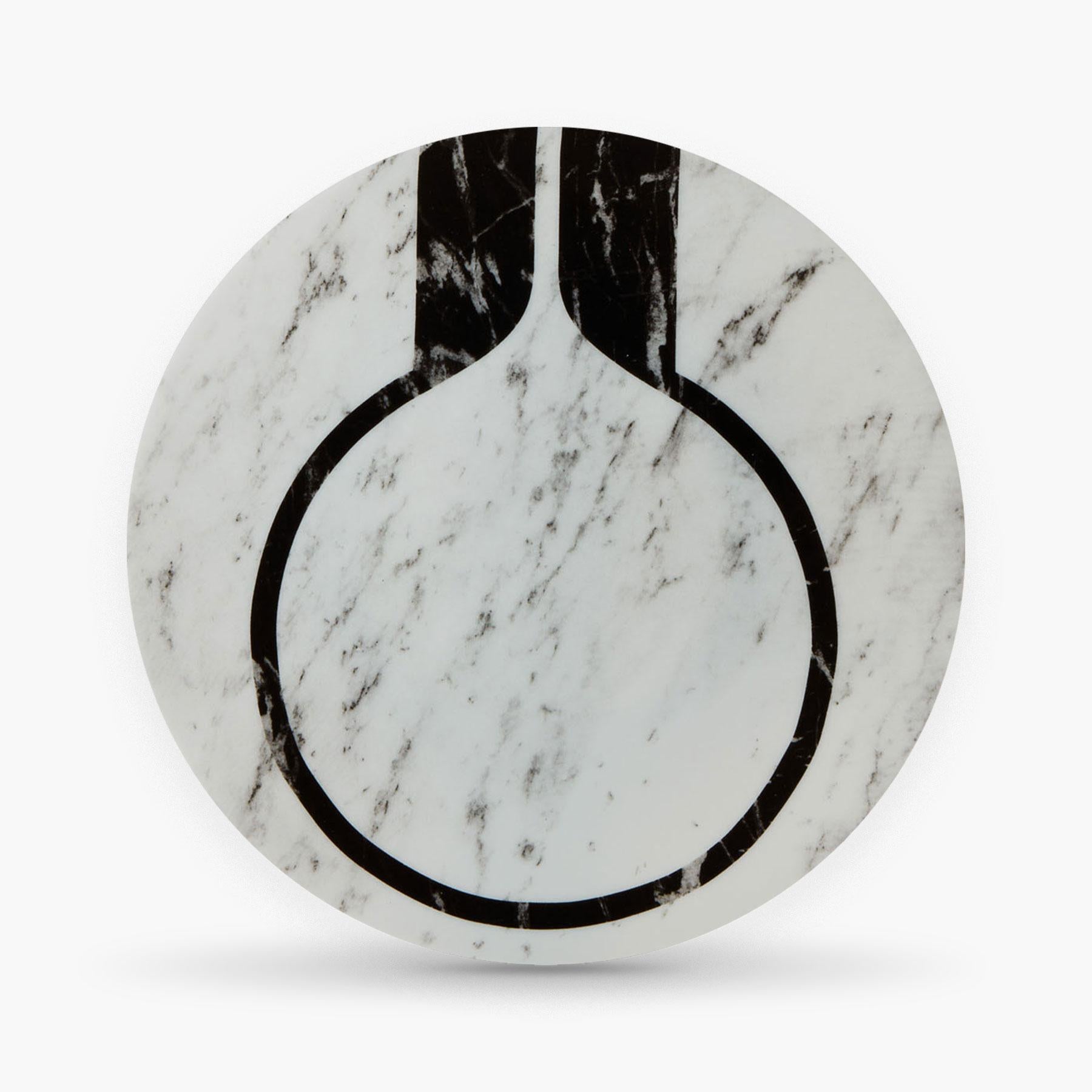 Etienne Bardelli, plastic artist, interprets in his own way the architecture of Rue de Paradis: a sweet mix between the 1930s and the 1970s.

Porcelain of Limoges extra fine.
Black and white serigraphy.
Diameter: 27 cm 
Height: 1.4 cm
Weight: 0.570
