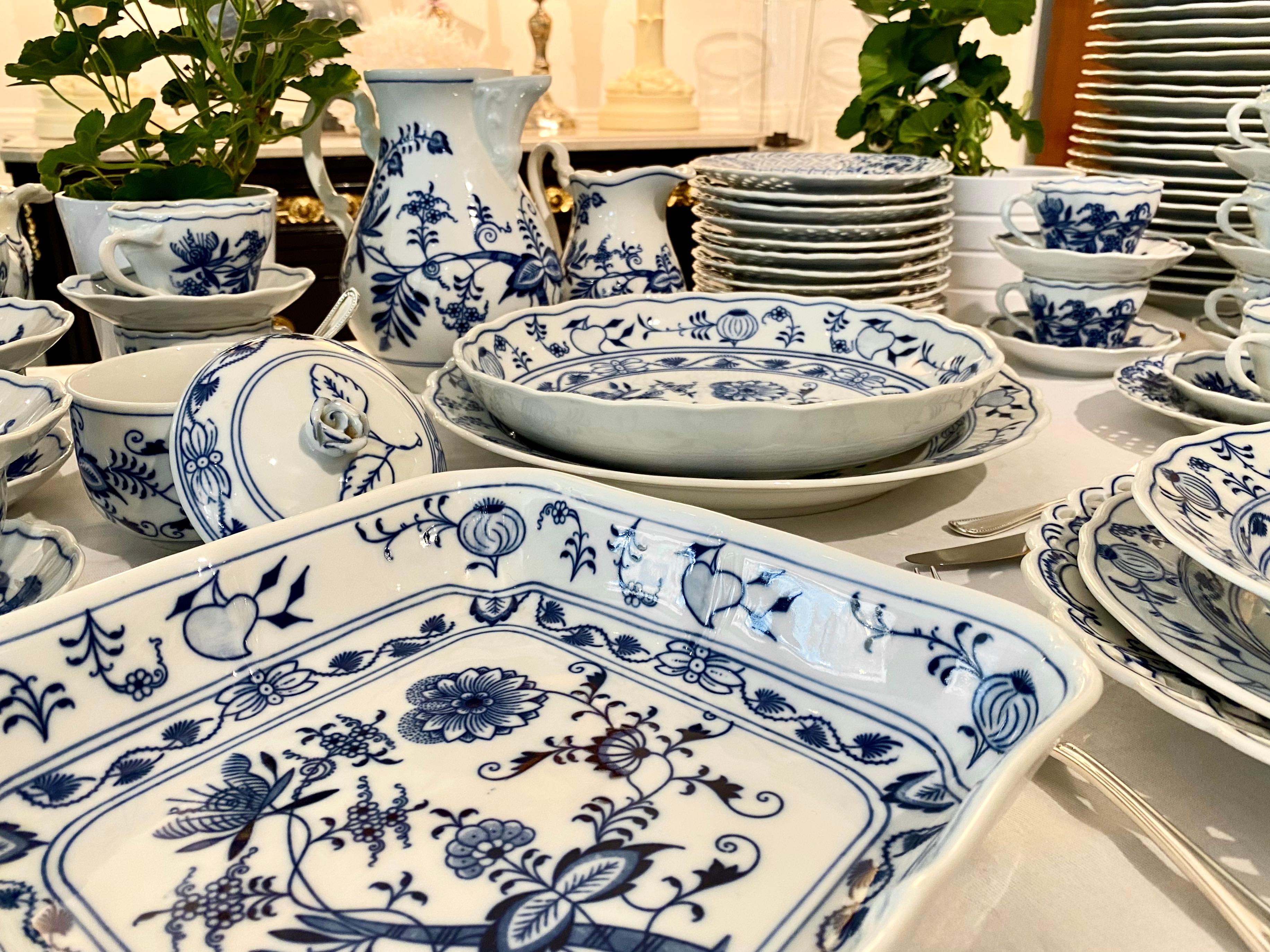 Dinner Service, 86 Piece, Flow Blue and White, Classic Onion Meissen Pattern For Sale 3