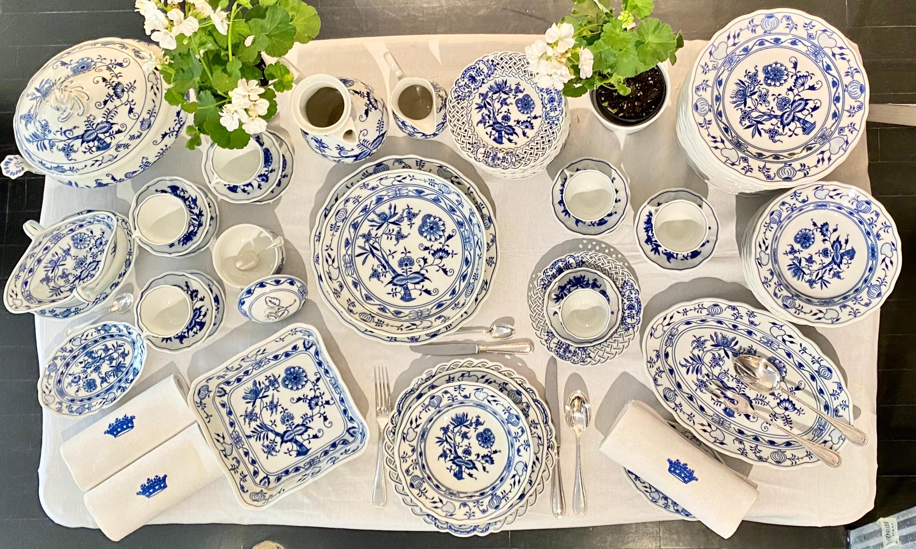 Dinner Service, 86 Piece, Flow Blue and White, Classic Onion Meissen Pattern For Sale 4