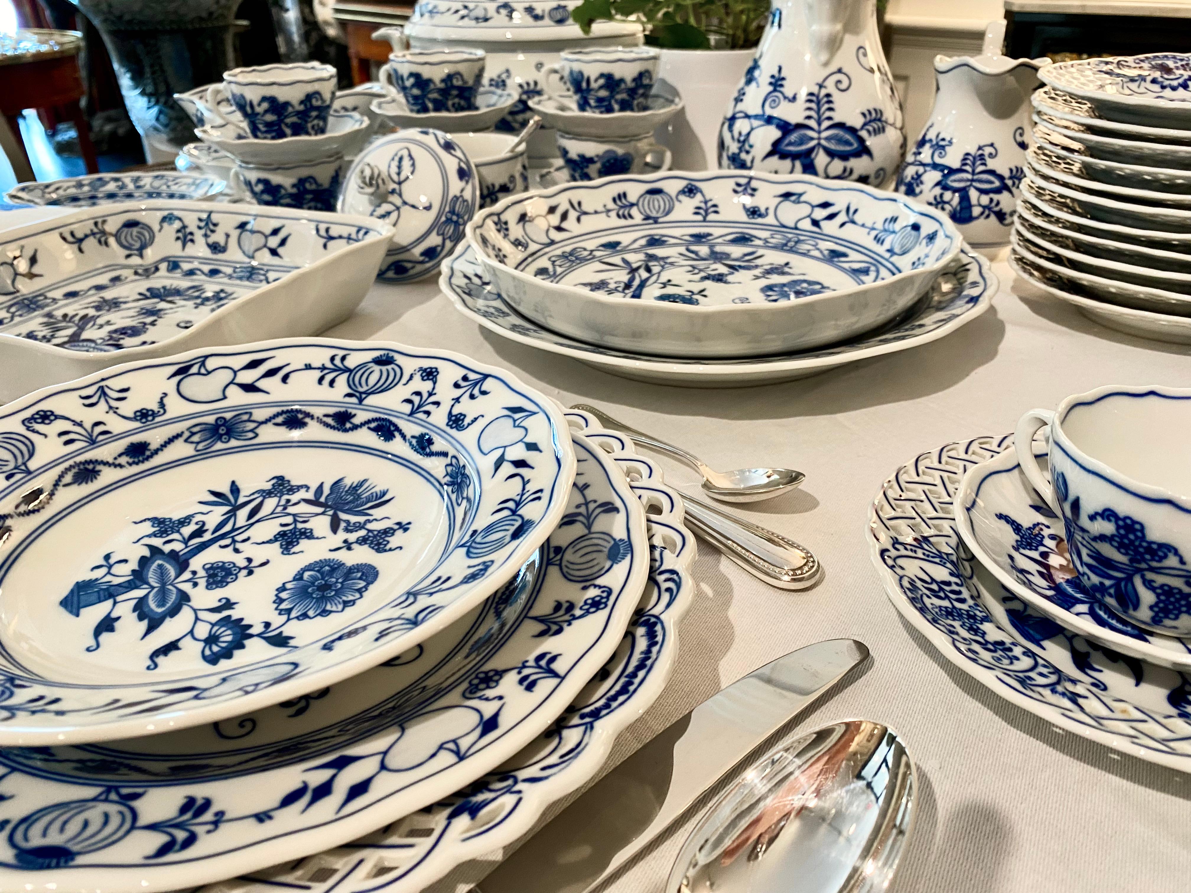 Dinner Service, 86 Piece, Flow Blue and White, Classic Onion Meissen Pattern For Sale 6