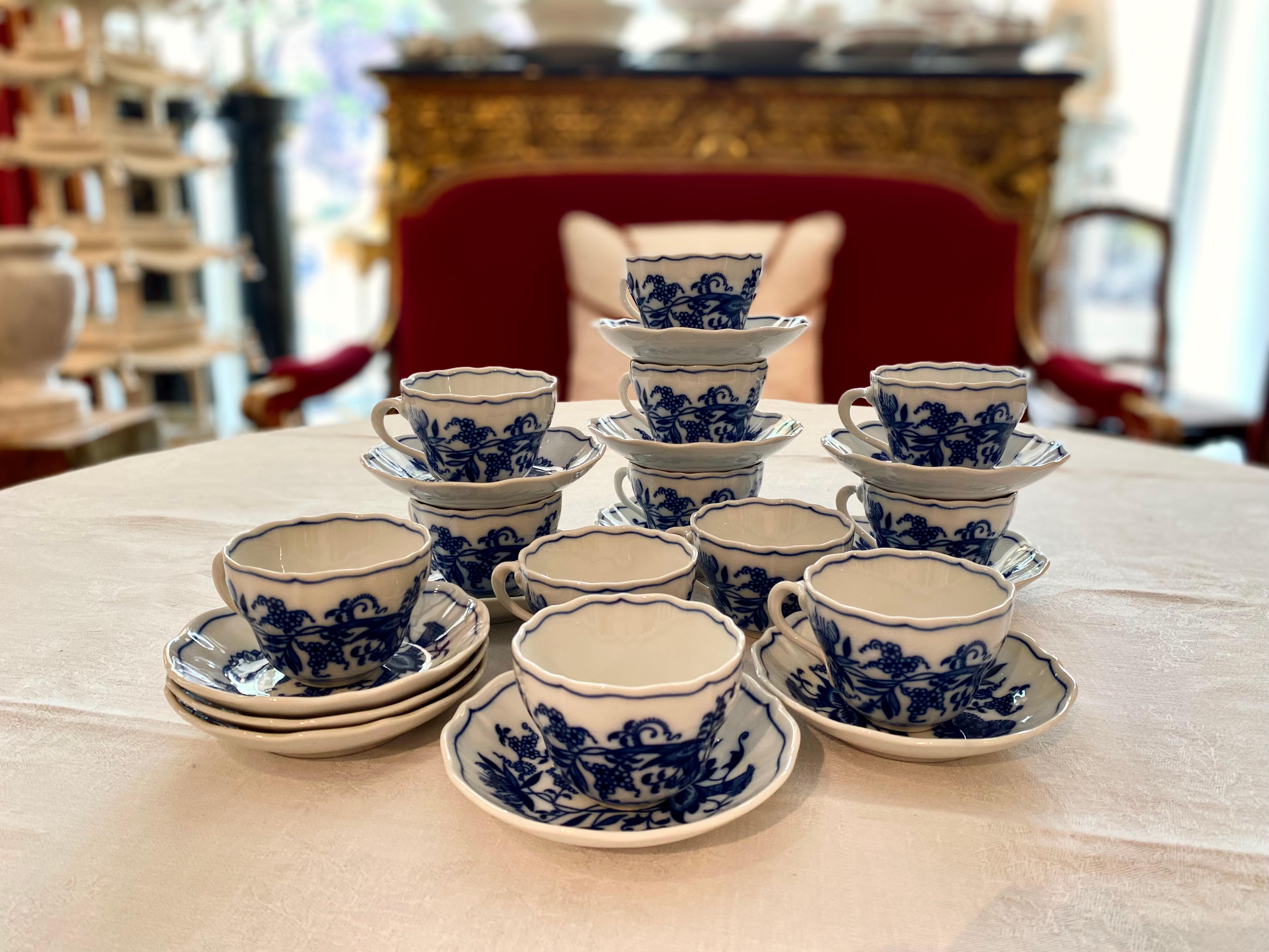 Porcelain Dinner Service, 86 Piece, Flow Blue and White, Classic Onion Meissen Pattern For Sale
