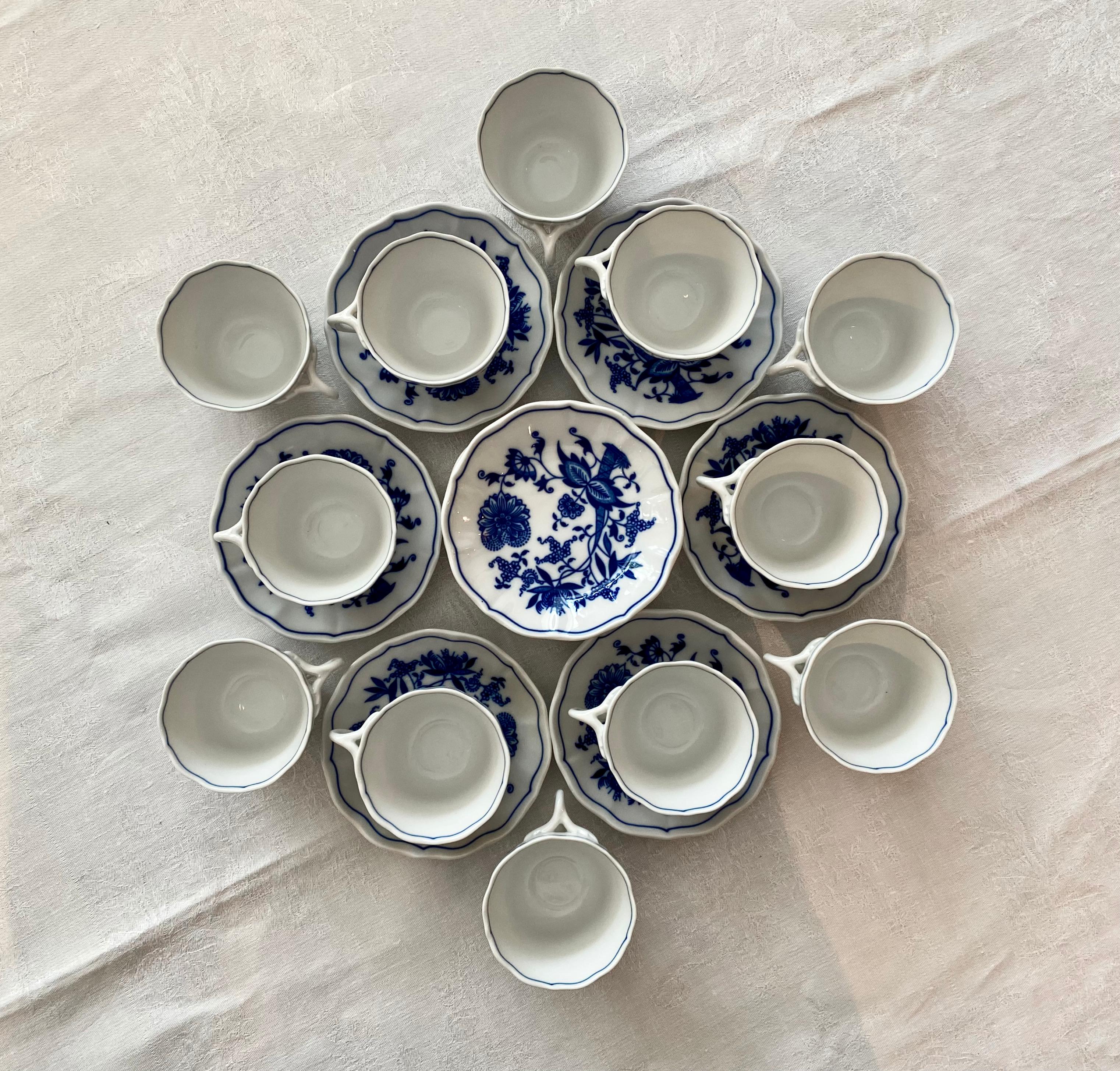 Dinner Service, 86 Piece, Flow Blue and White, Classic Onion Meissen Pattern For Sale 1